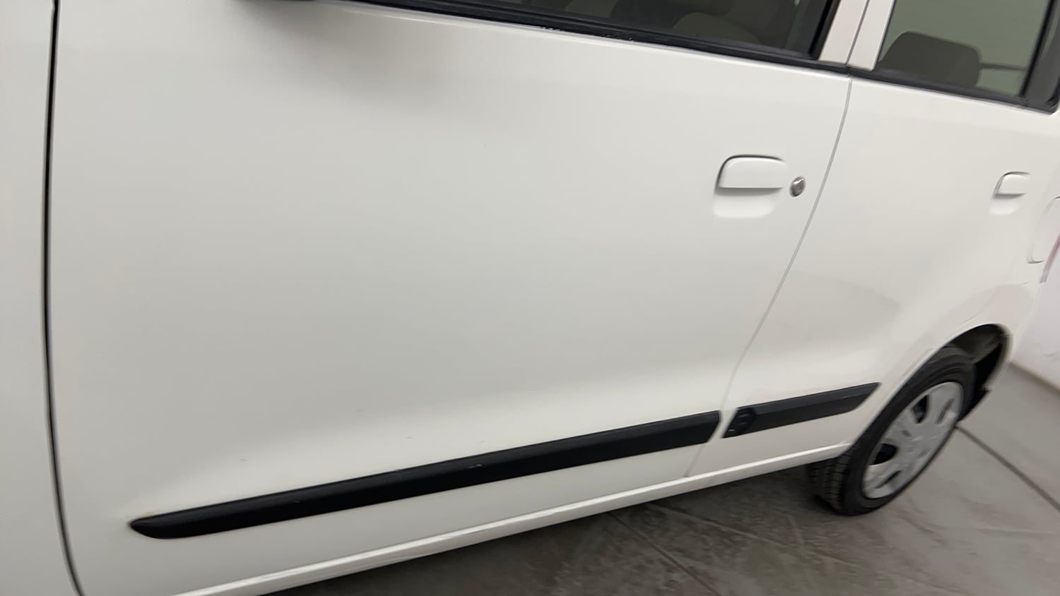 Used 2019 Maruti Suzuki Wagon R 1.0 VXI AMT Petrol Automatic dents MINOR SCRATCH
