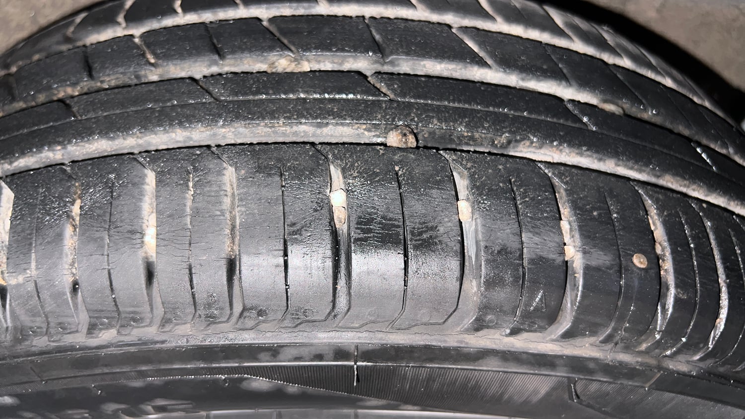 Used 2020 Renault Triber RXZ EASY-R AMT Petrol Automatic tyres LEFT REAR TYRE TREAD VIEW