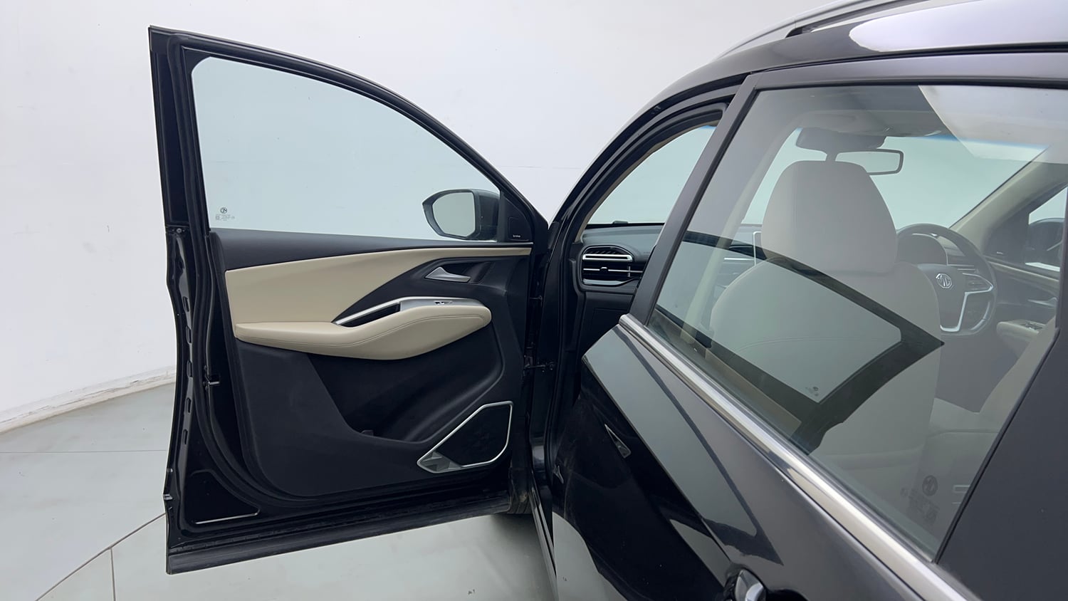 Used 2023 MG Motors Hector Savvy Pro 1.5 Turbo Petrol CVT Petrol Automatic interior LEFT FRONT DOOR OPEN VIEW