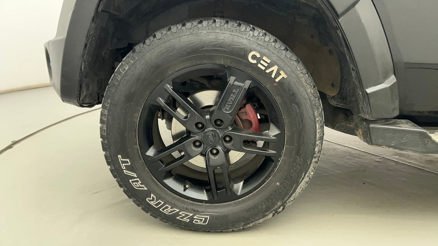 Used 2022 mahindra Thar LX Hard Top Petrol AT 4WD Petrol Automatic tyres LEFT FRONT TYRE RIM VIEW