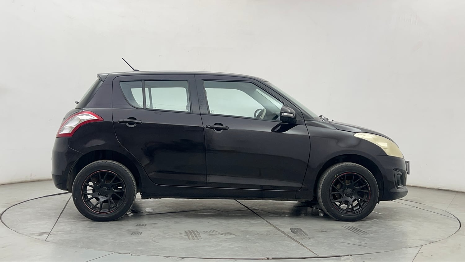Used 2016 Maruti Suzuki Swift ZXi Petrol Manual exterior RIGHT SIDE VIEW
