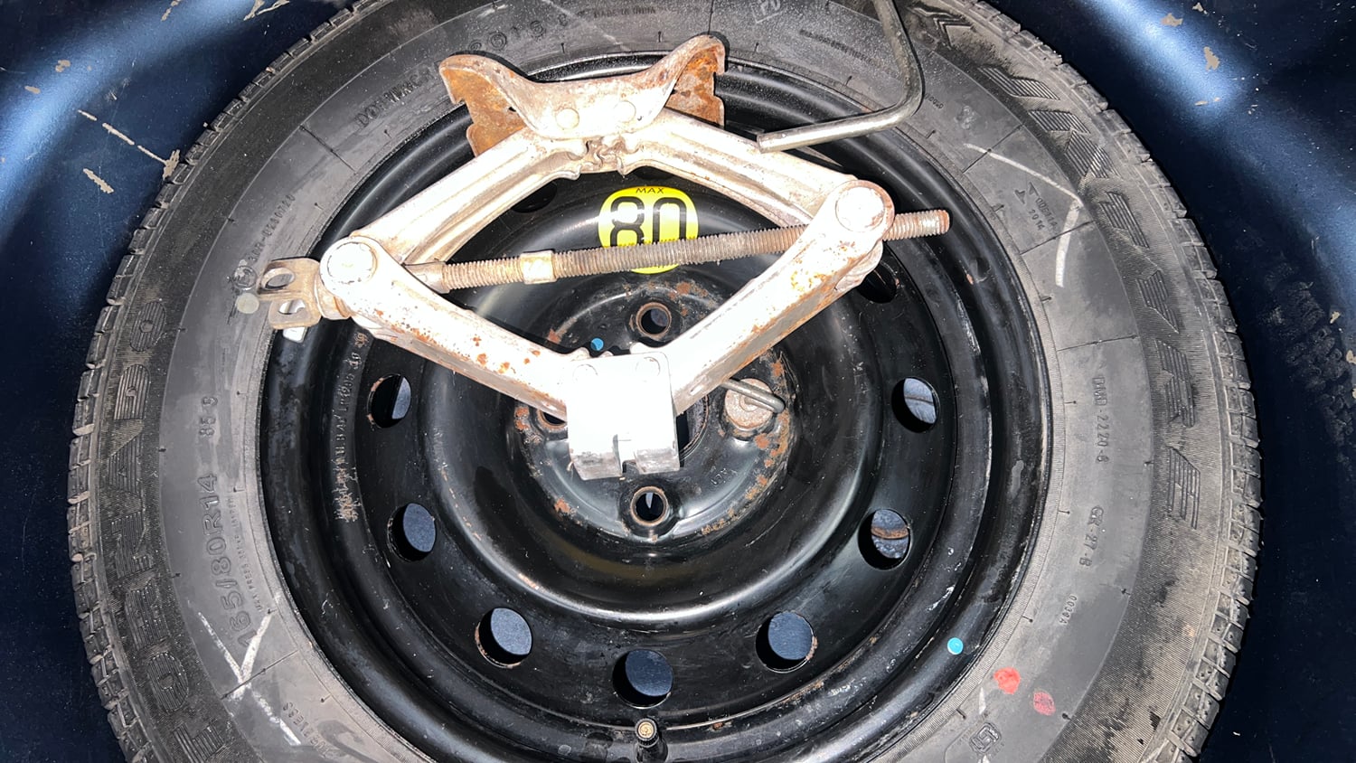 Used 2016 Maruti Suzuki Swift ZXi Petrol Manual tyres SPARE TYRE VIEW
