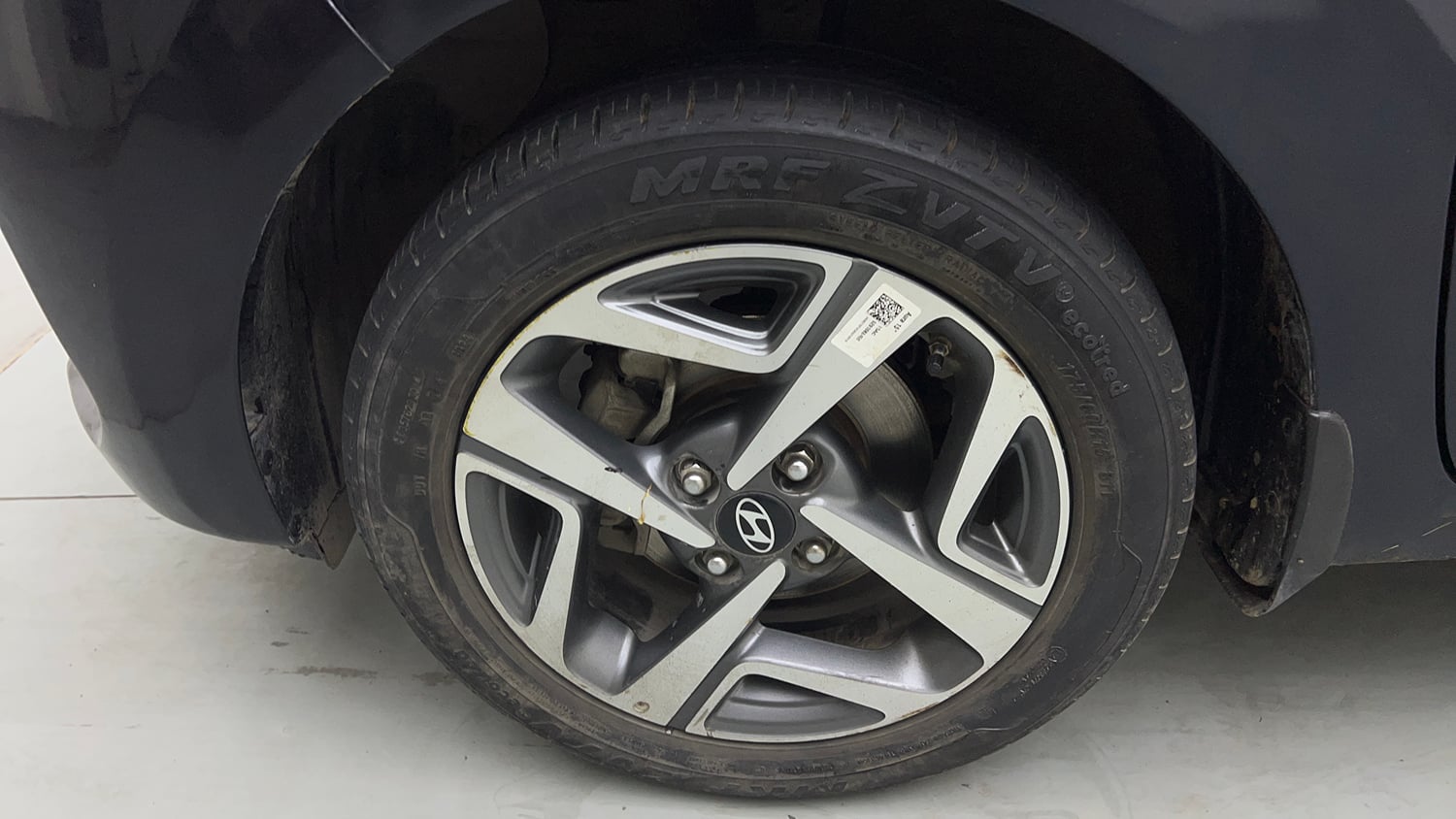 Used 2024 Hyundai Aura SX 1.2 CNG Cng Manual tyres LEFT FRONT TYRE RIM VIEW