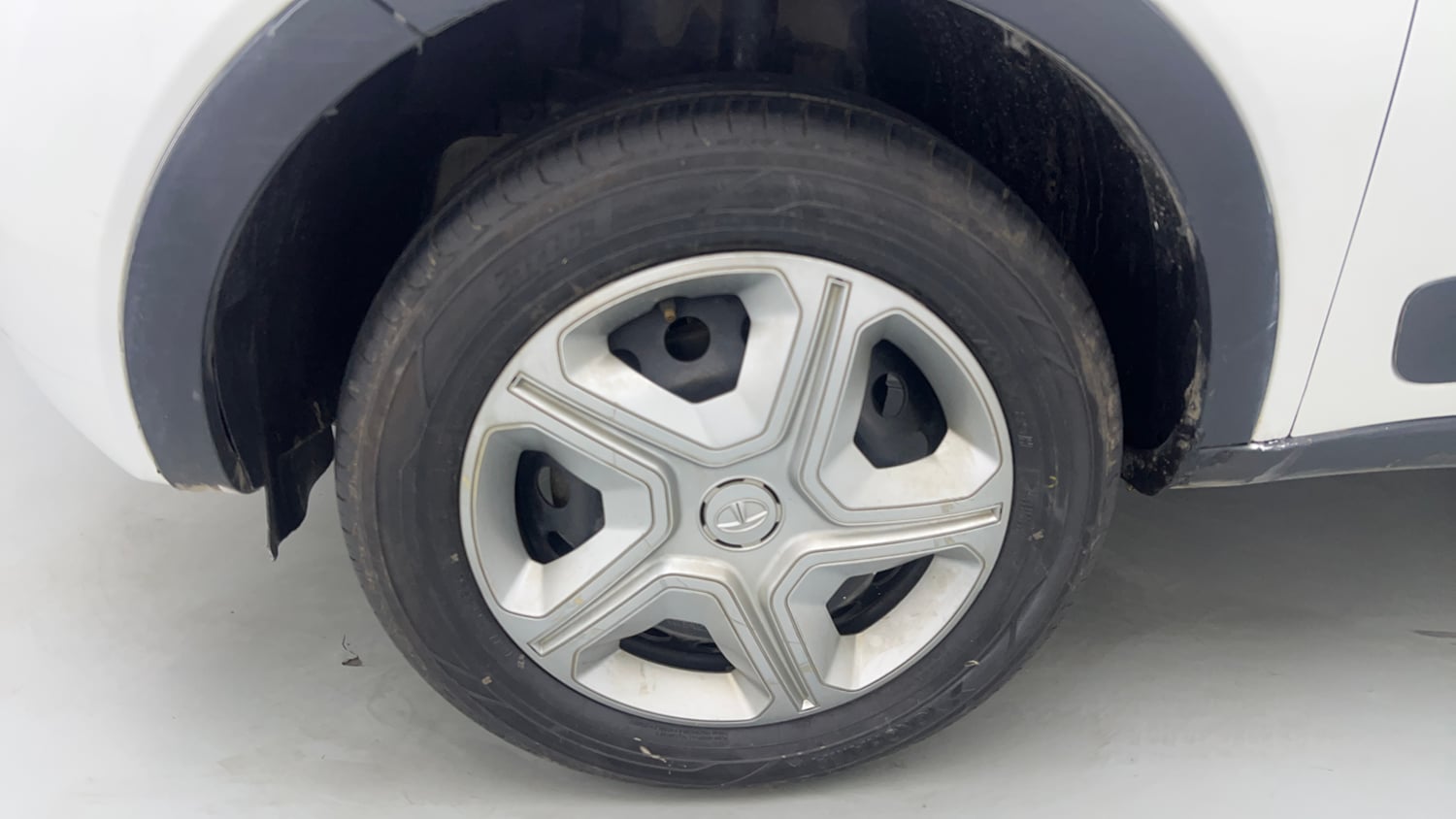 Used 2019 Tata Nexon XM Petrol Manual tyres LEFT FRONT TYRE RIM VIEW