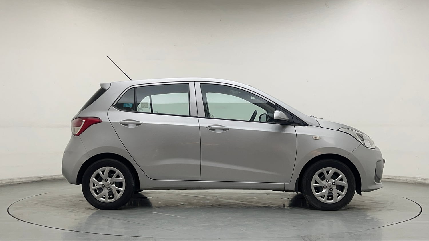 Used 2018 Hyundai Grand i10 Magna 1.2 Kappa VTVT CNG (outside fitted) Cng Manual exterior RIGHT SIDE VIEW