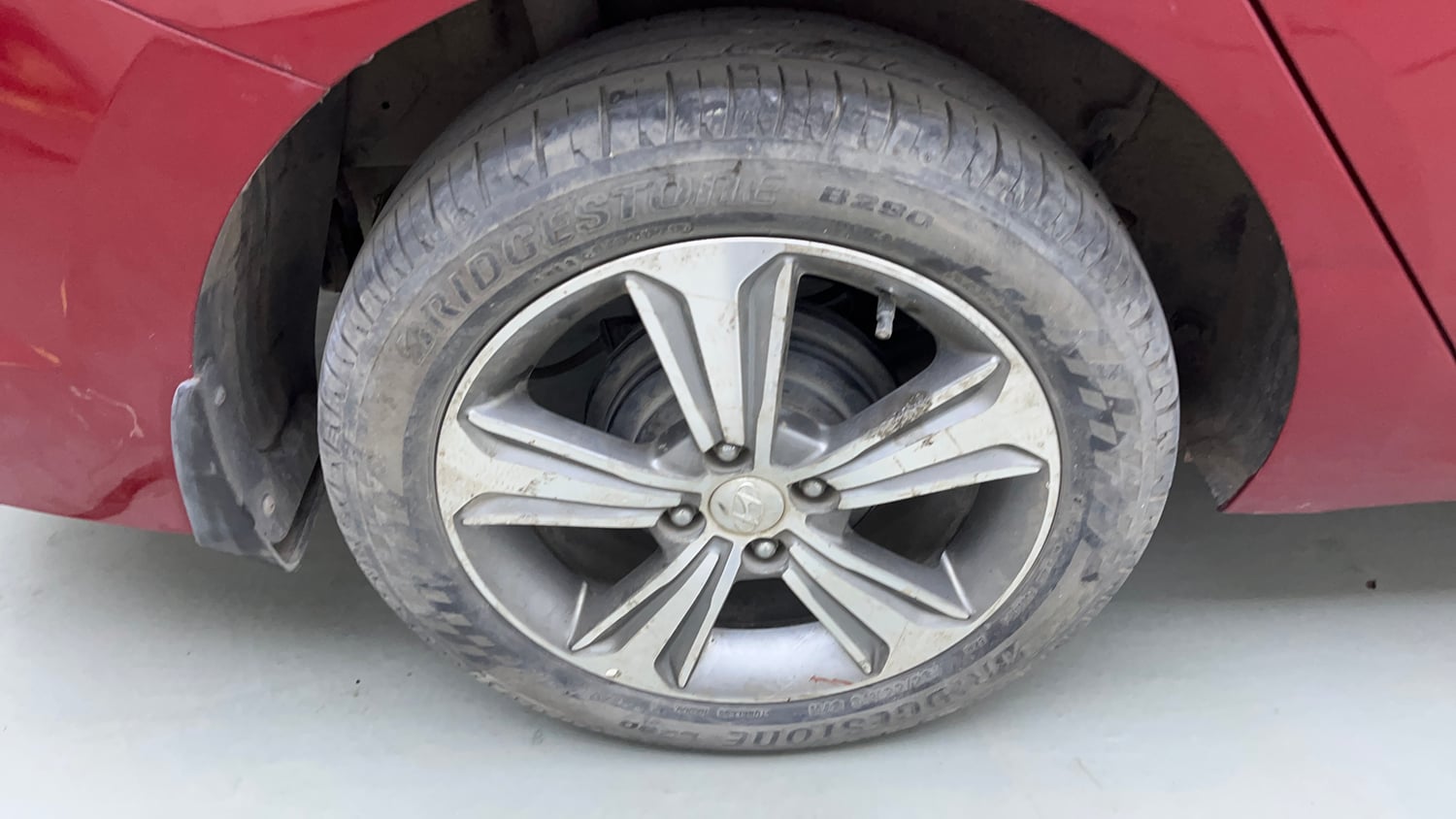 Used 2018 Hyundai Verna SX (O) 1.6 VTVT AT Petrol Automatic tyres RIGHT REAR TYRE RIM VIEW