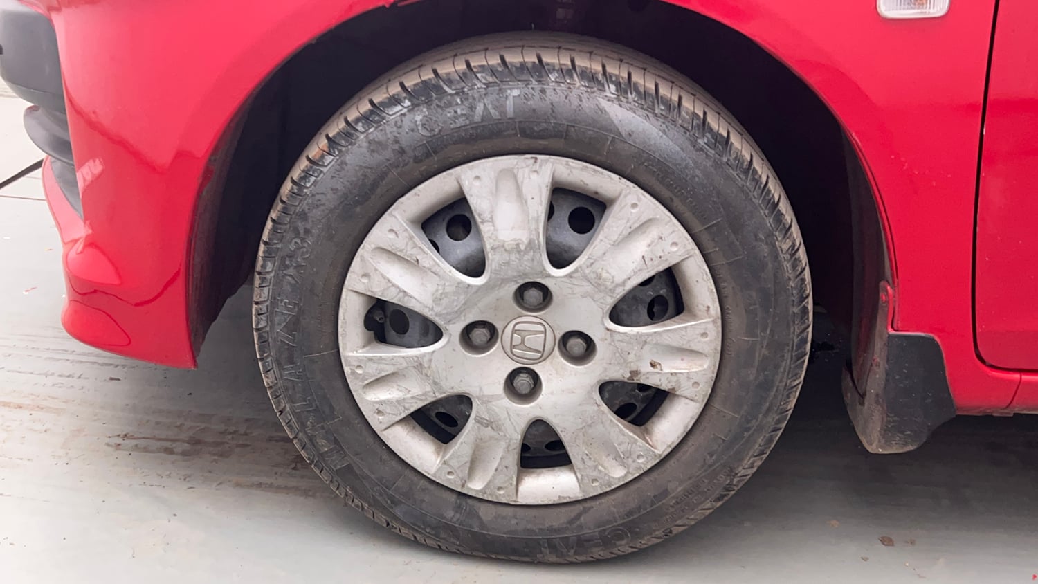 Used 2014 Honda Brio S MT Petrol Manual tyres LEFT FRONT TYRE RIM VIEW