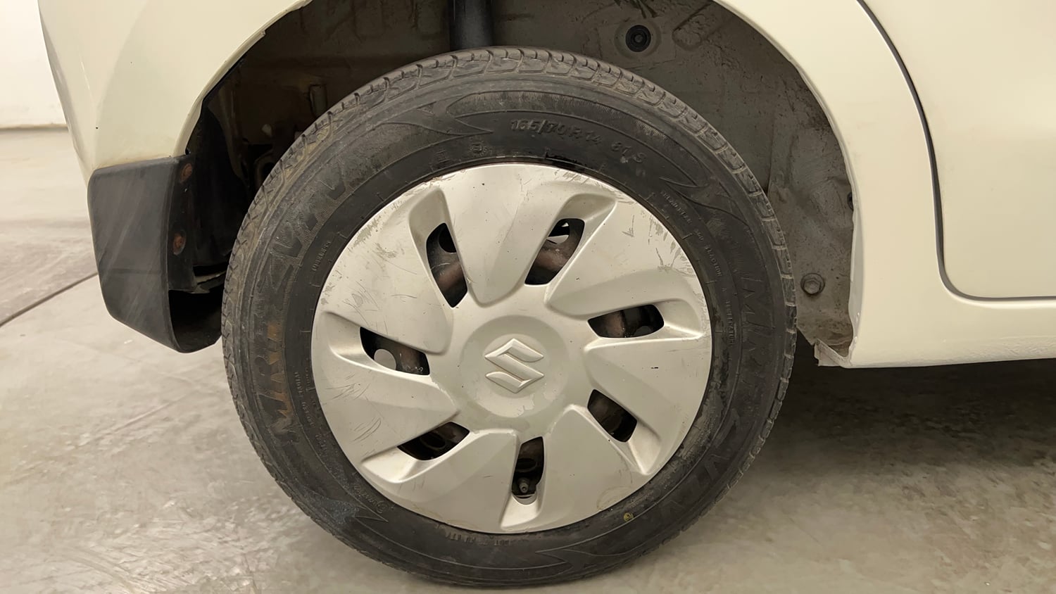 Used 2014 Maruti Suzuki Celerio VXi AMT Petrol Automatic tyres RIGHT REAR TYRE RIM VIEW