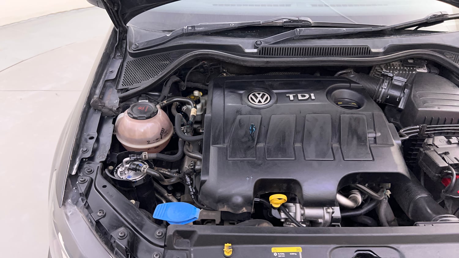 Used 2019 Volkswagen Ameo Highline Plus 1.5L (D) Diesel Manual engine ENGINE RIGHT SIDE HINGE & APRON VIEW