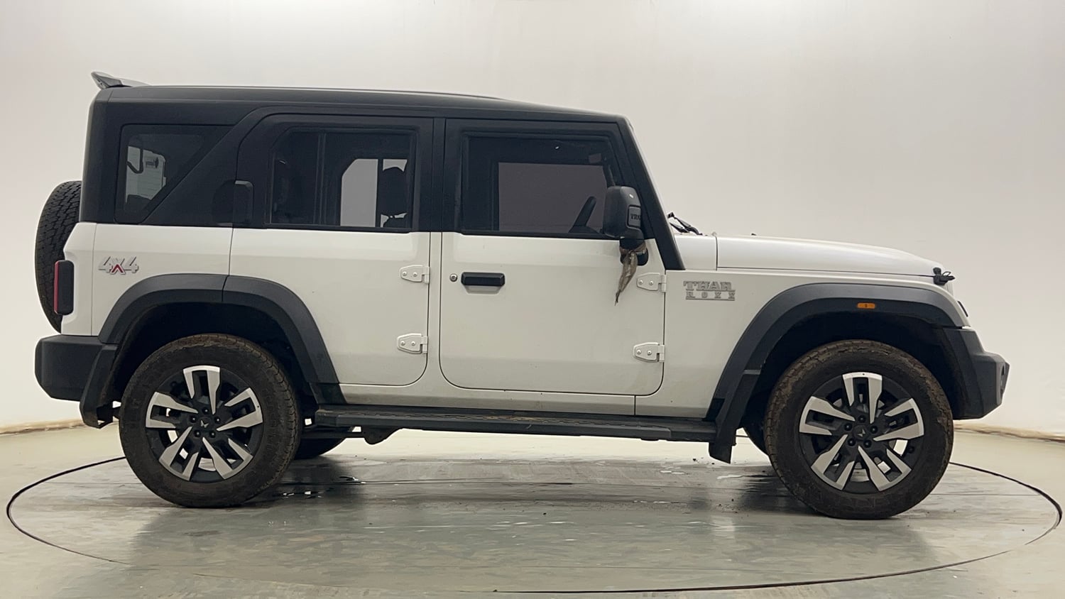 Used 2025 Mahindra Thar Roxx AX7 L Diesel AT 4WD Diesel Automatic exterior RIGHT SIDE VIEW