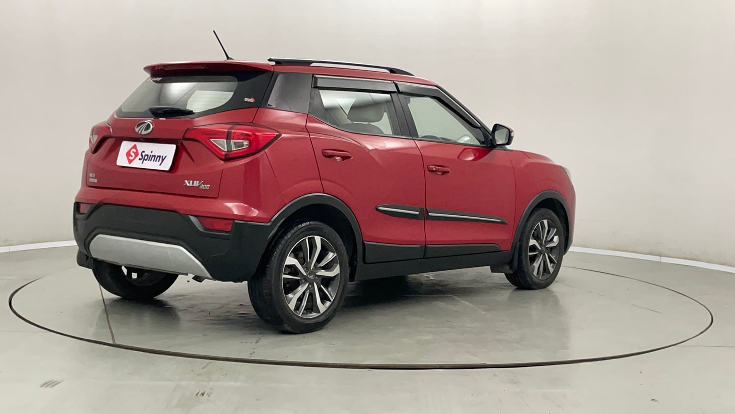 Used 2021 Mahindra XUV 300 W8 (O) 1.2 Petrol AMT Petrol Automatic exterior RIGHT REAR CORNER VIEW