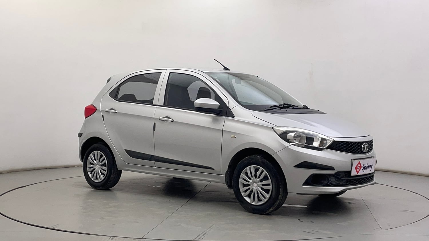 Used 2017 Tata Tiago Revotron XTA Petrol Automatic exterior RIGHT FRONT CORNER VIEW