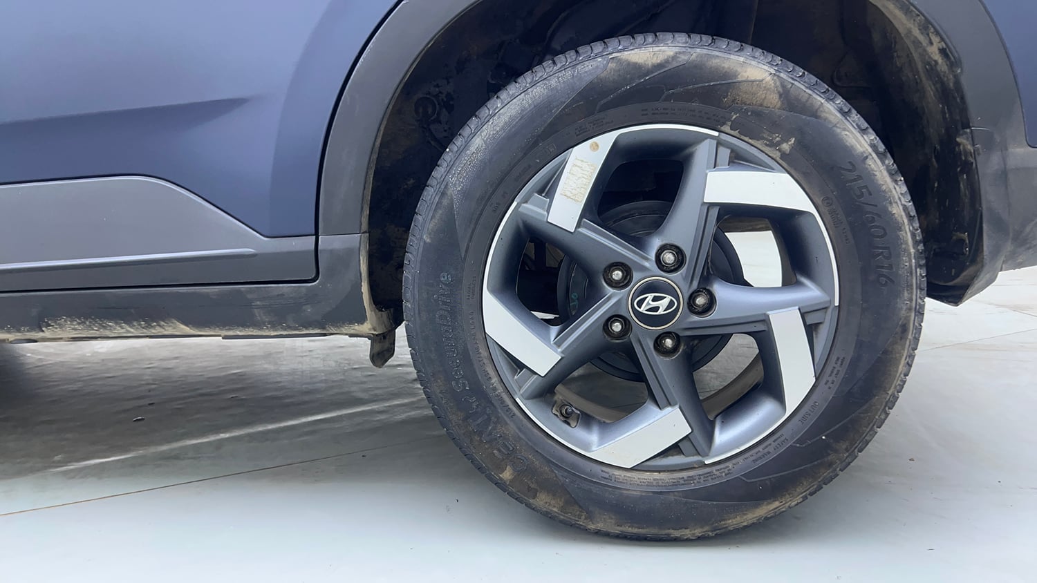 Used 2021 Hyundai Venue SX Plus 1.0 Turbo DCT Petrol Automatic tyres LEFT REAR TYRE RIM VIEW