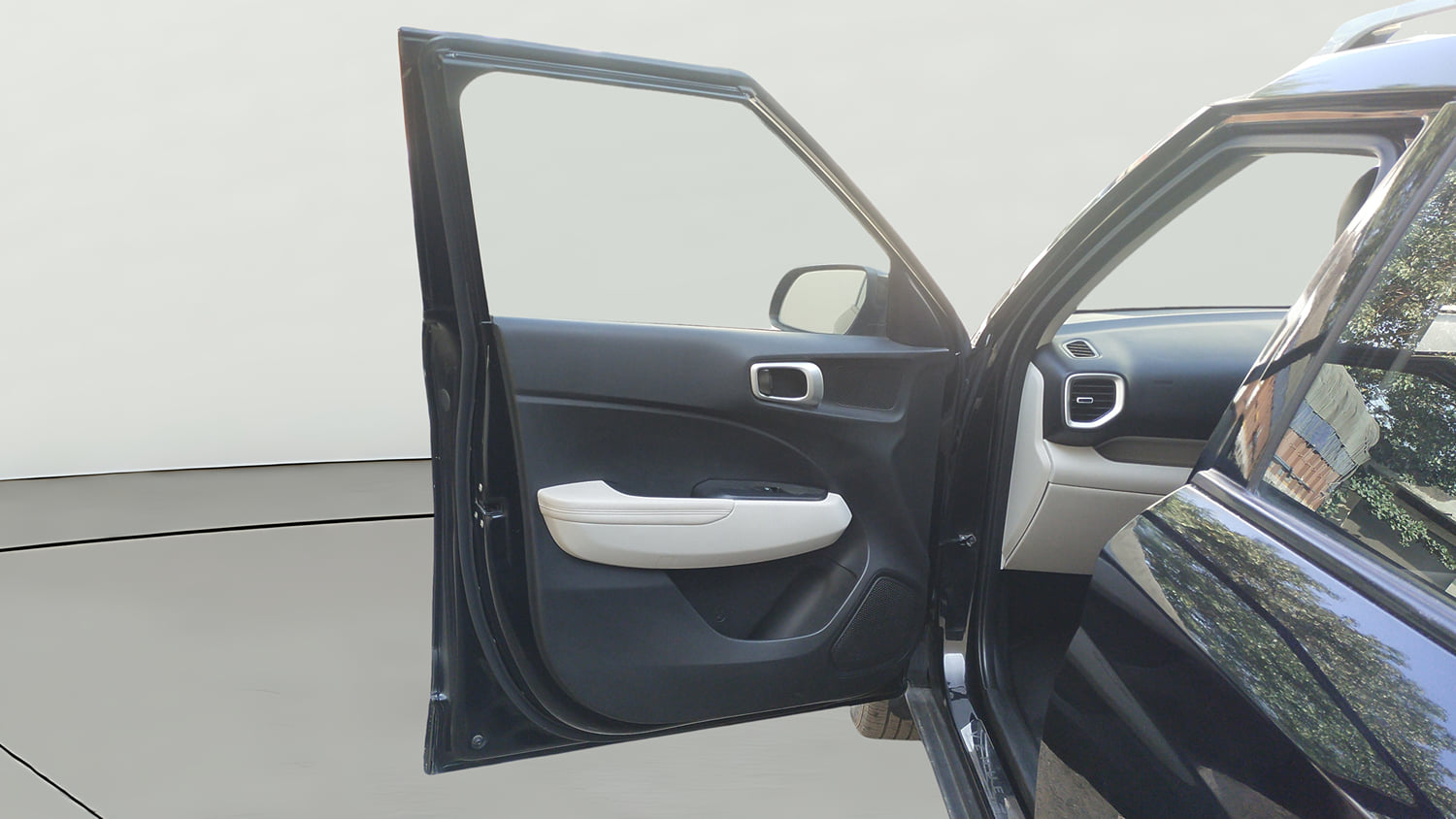 Used 2023 Hyundai Venue SX (O) 1.0 Turbo DCT Petrol Automatic interior LEFT FRONT DOOR OPEN VIEW