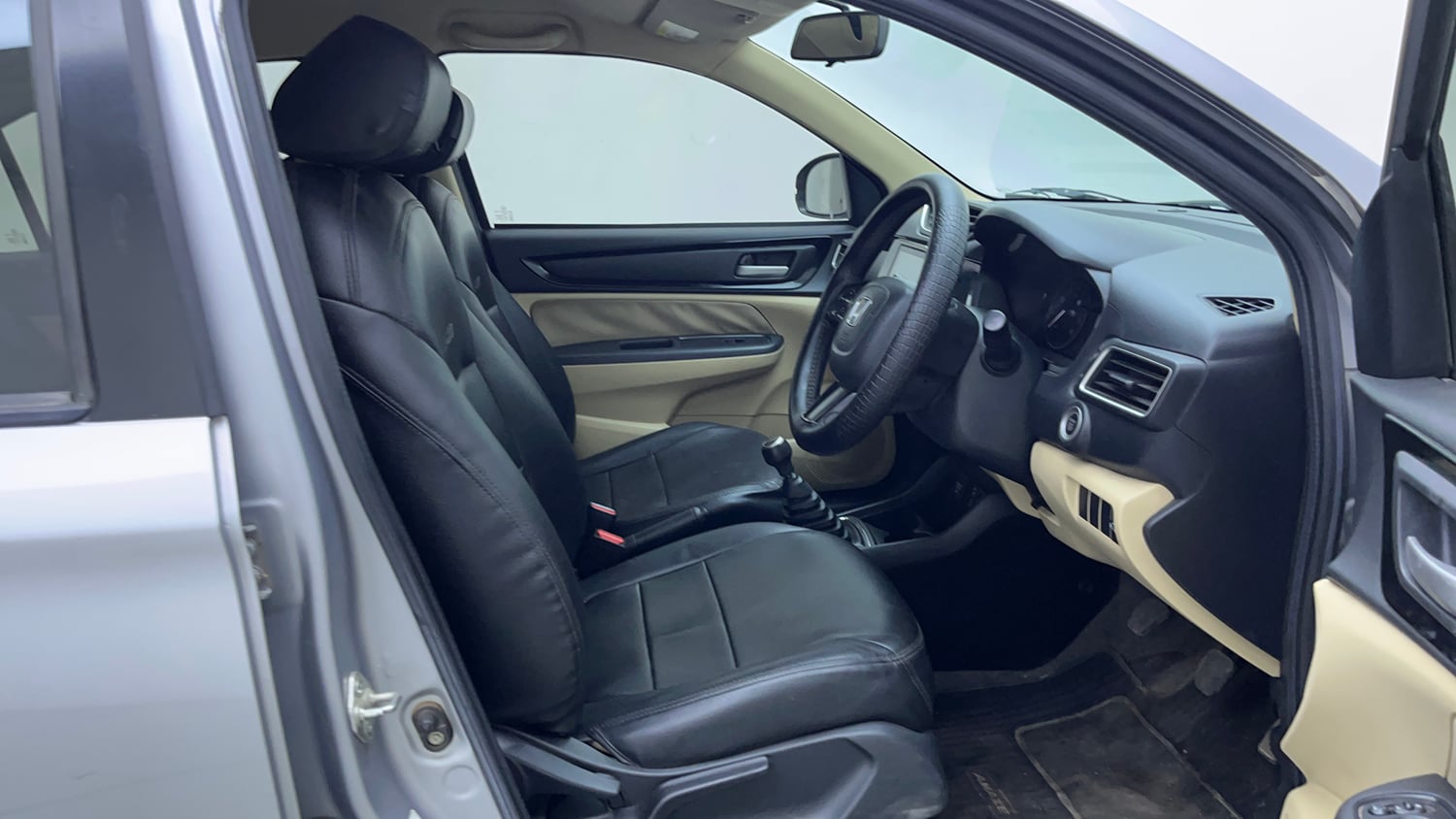 Used 2020 Honda Amaze 1.2 VX MT Petrol Petrol Manual interior RIGHT SIDE FRONT DOOR CABIN VIEW