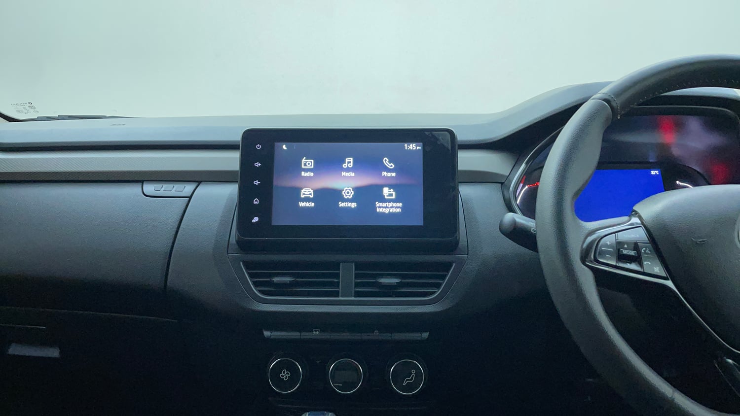 Used 2021 Renault Kiger RXZ Turbo CVT Dual Tone Petrol Automatic interior MUSIC SYSTEM & AC CONTROL VIEW