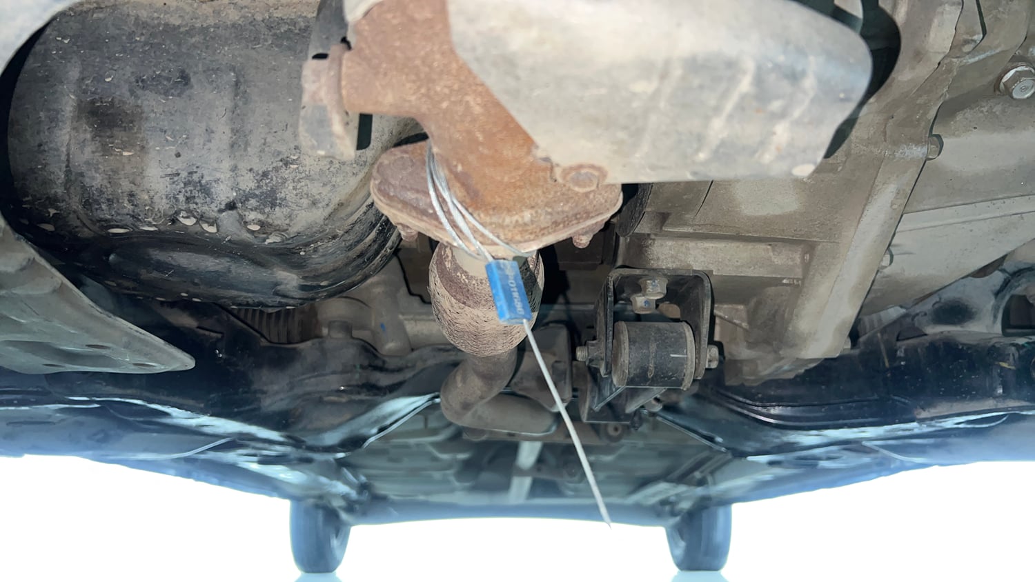 Used 2015 Hyundai i10 Magna 1.1 iRDE2 Petrol Manual extra FRONT LEFT UNDERBODY VIEW