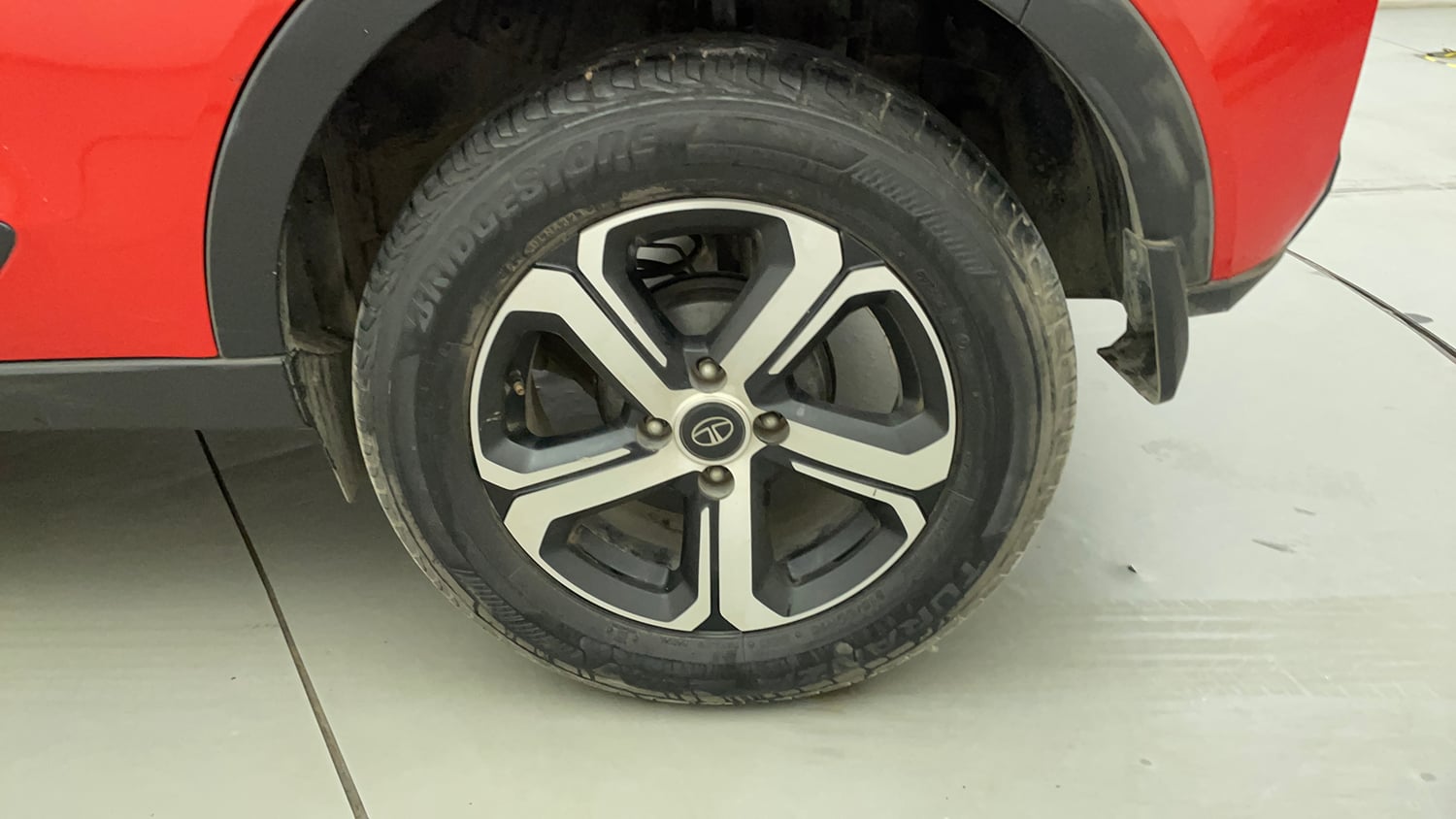 Used 2022 Tata Nexon XZA Plus (S) Petrol Automatic tyres LEFT REAR TYRE RIM VIEW