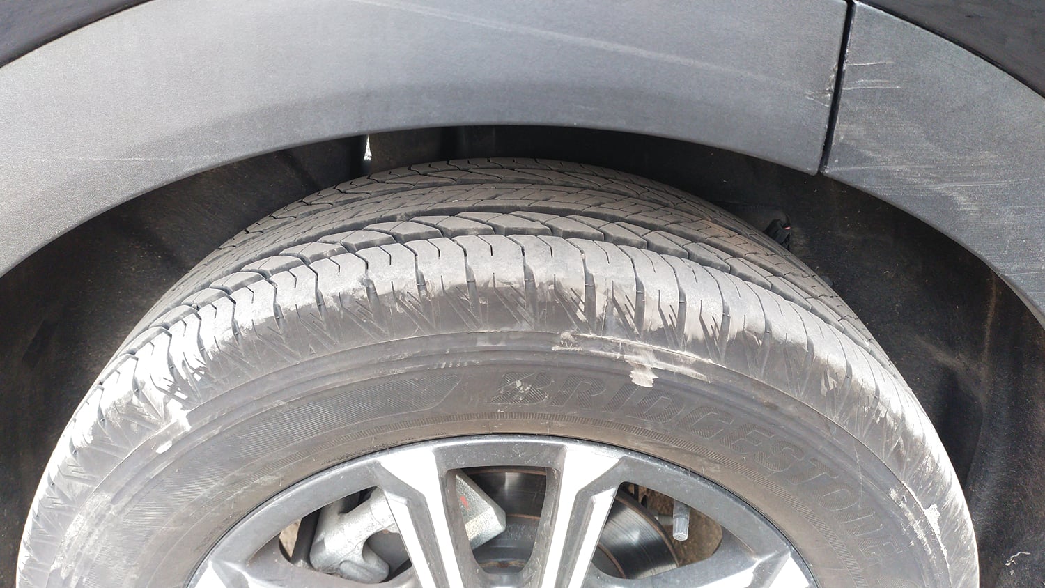 Used 2025 Mahindra XUV700 AX7 Luxury Pack Petrol AT 7 STR Petrol Automatic tyres RIGHT REAR TYRE TREAD VIEW