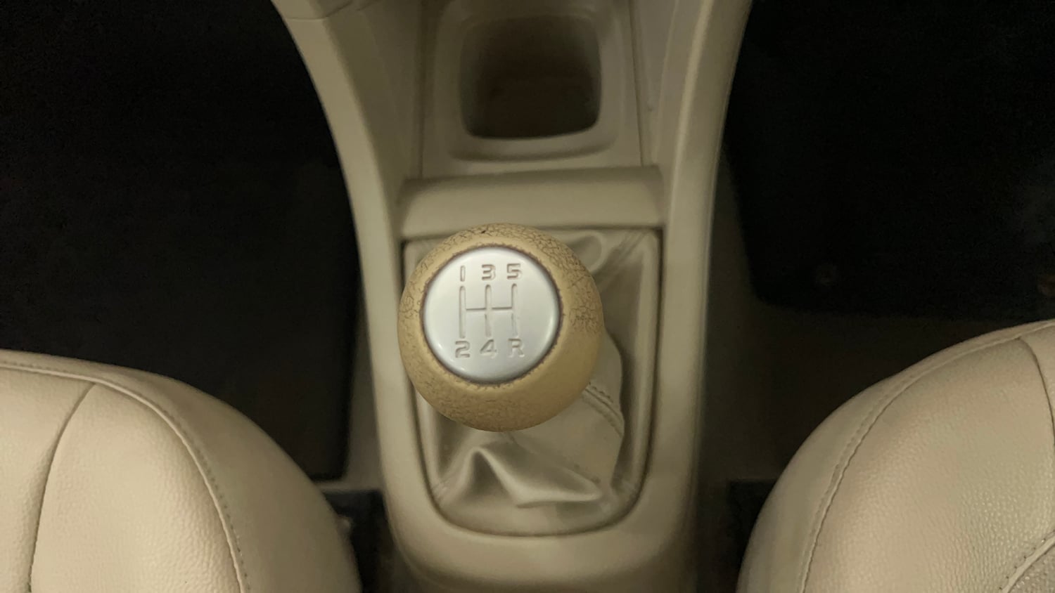 Used 2012 Maruti Suzuki Swift Dzire VXI Petrol Manual interior GEAR  KNOB VIEW