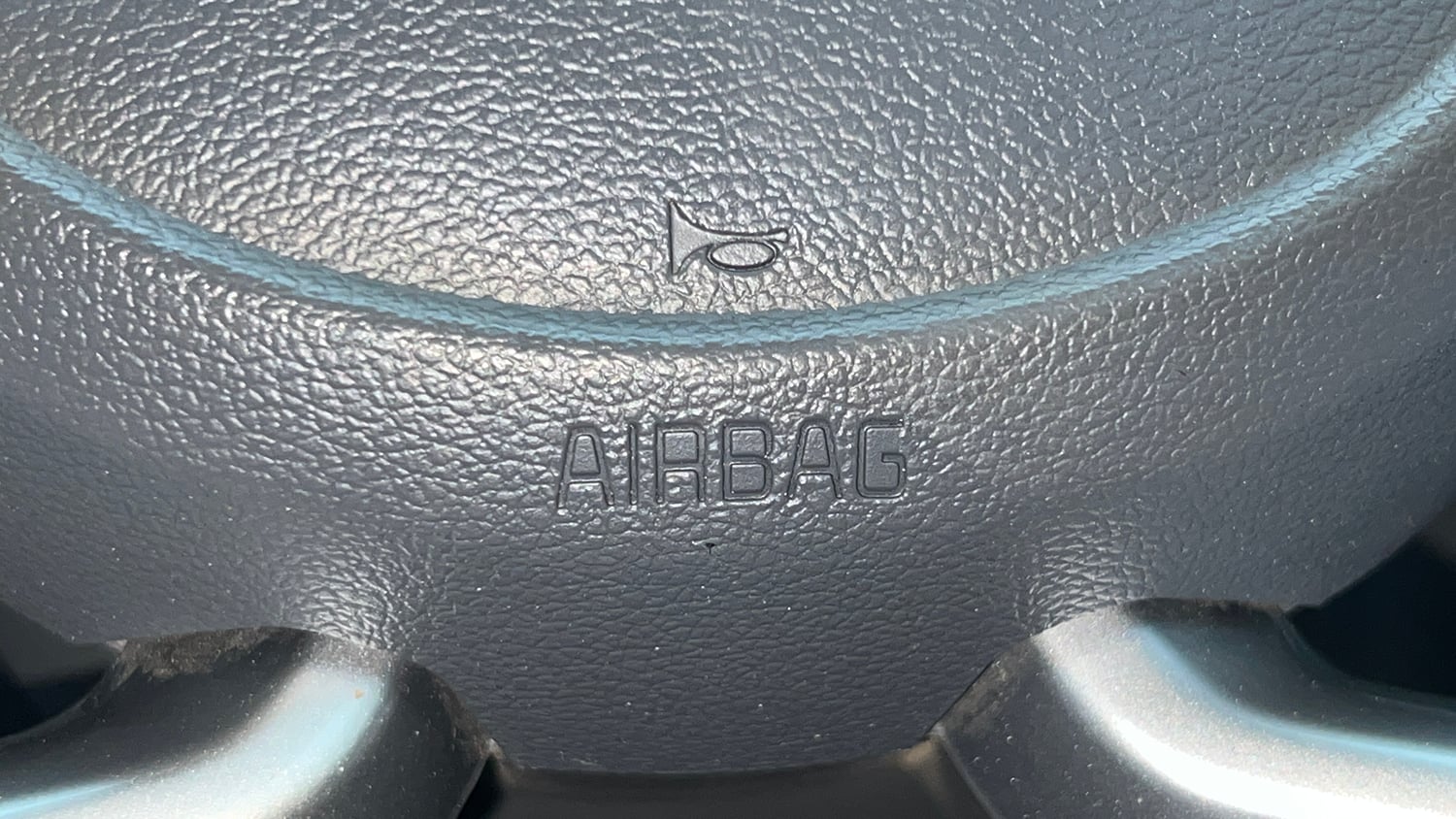 Used 2025 Hyundai Creta 1.5 CRDi Diesel MT DSL S(O) Diesel Manual top_features Airbags