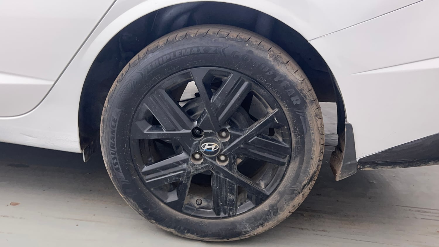 Used 2023 Hyundai Verna SX (O) 1.5 Turbo Petrol MT Petrol Manual tyres LEFT REAR TYRE RIM VIEW