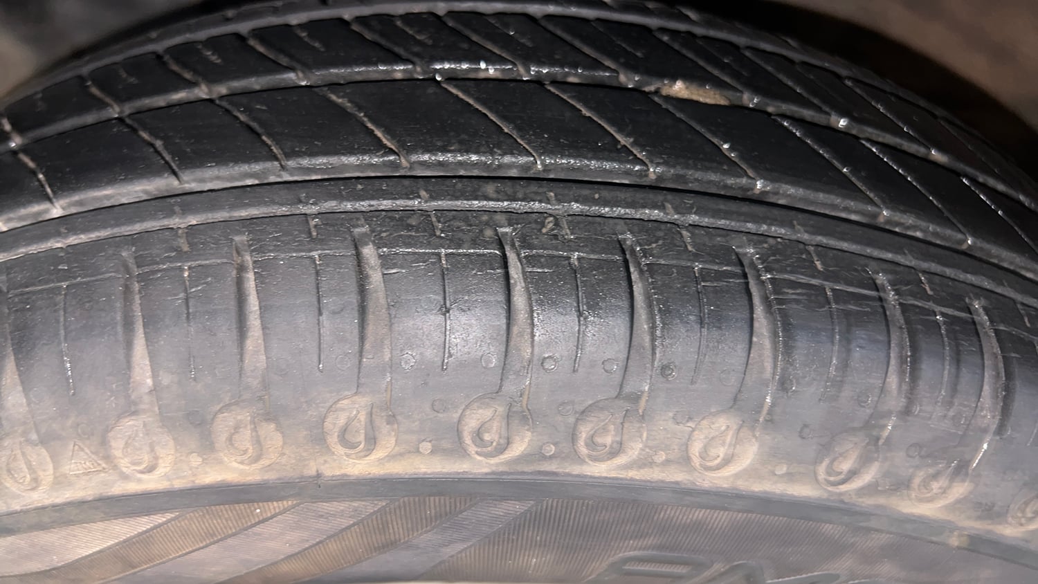 Used 2020 Renault Kwid RXT 1.0 Opt Petrol Manual tyres LEFT FRONT TYRE TREAD VIEW