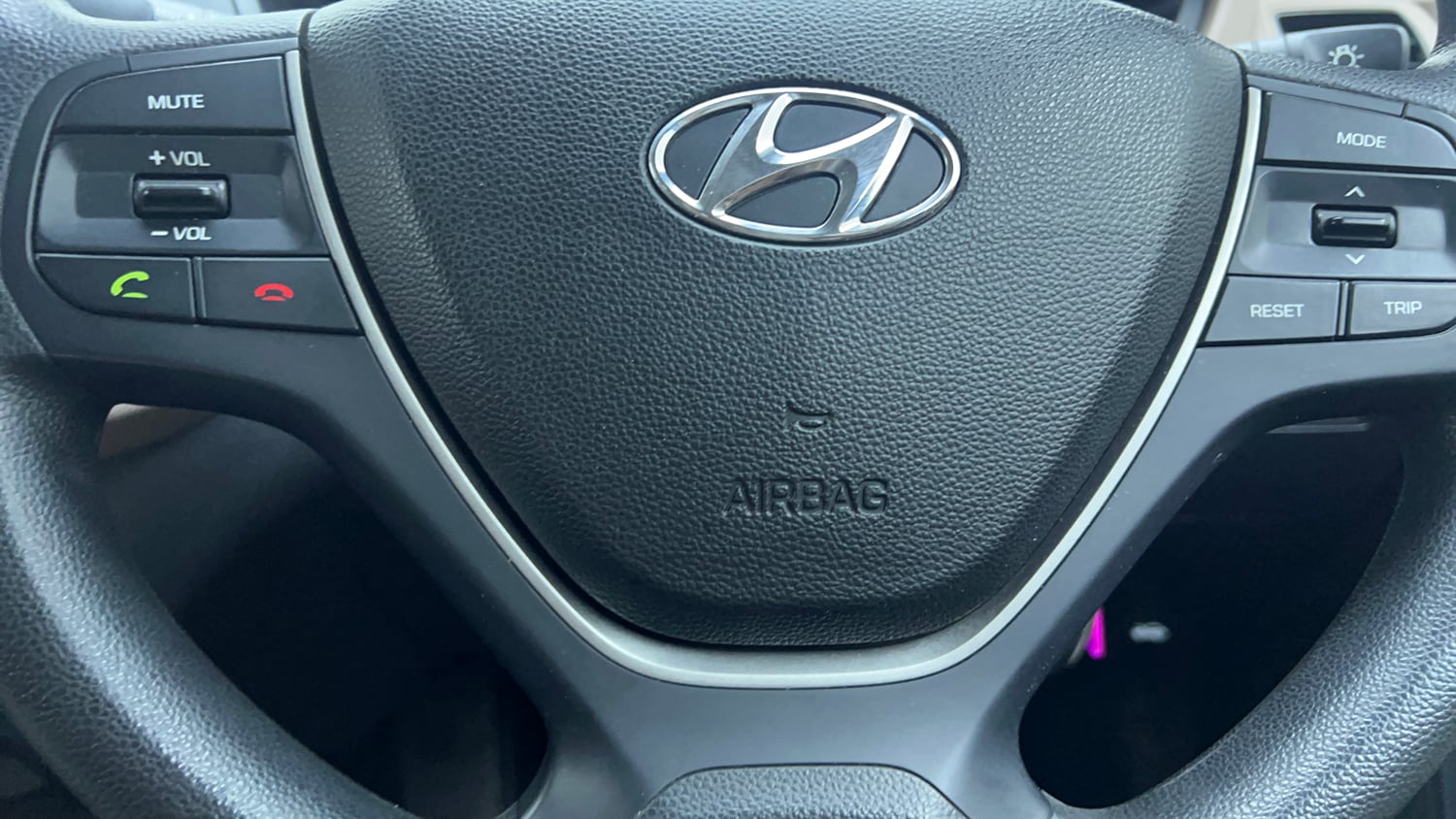 Used 2017 Hyundai Elite i20 Sportz 1.2 Petrol Manual top_features Airbags