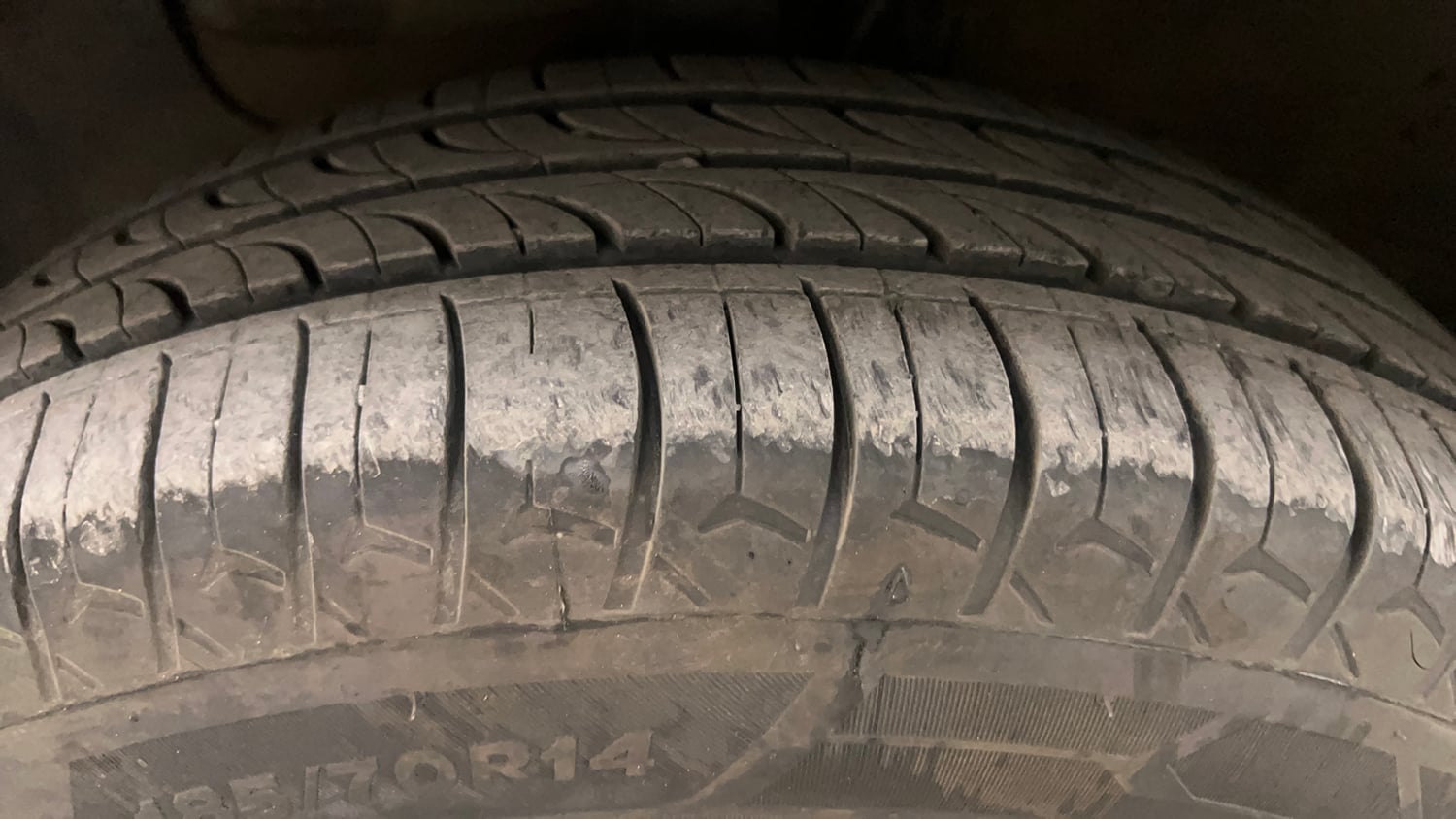 Used 2017 Hyundai Elite i20 Sportz 1.2 Petrol Manual tyres LEFT FRONT TYRE TREAD VIEW