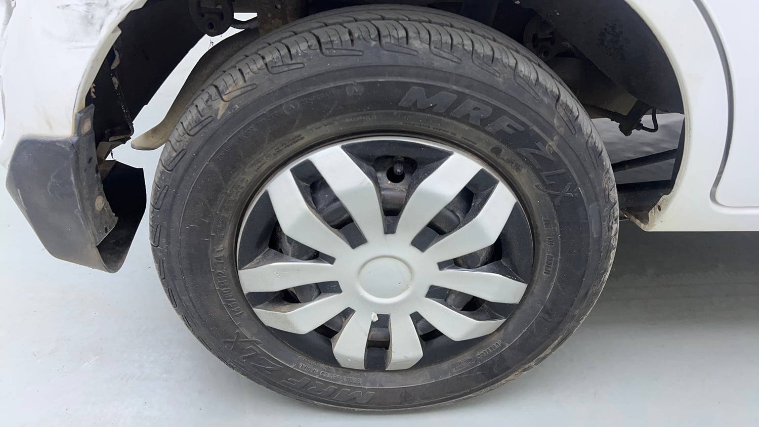 Used 2018 Maruti Suzuki Alto 800 LXi Petrol Manual tyres RIGHT REAR TYRE RIM VIEW