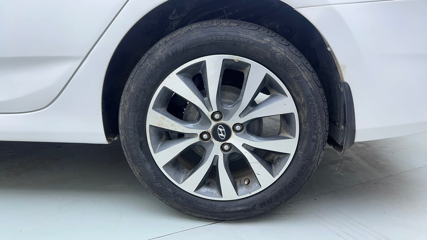 Used 2016 Hyundai Verna 1.6 VTVT SX AT Petrol Automatic tyres LEFT REAR TYRE RIM VIEW