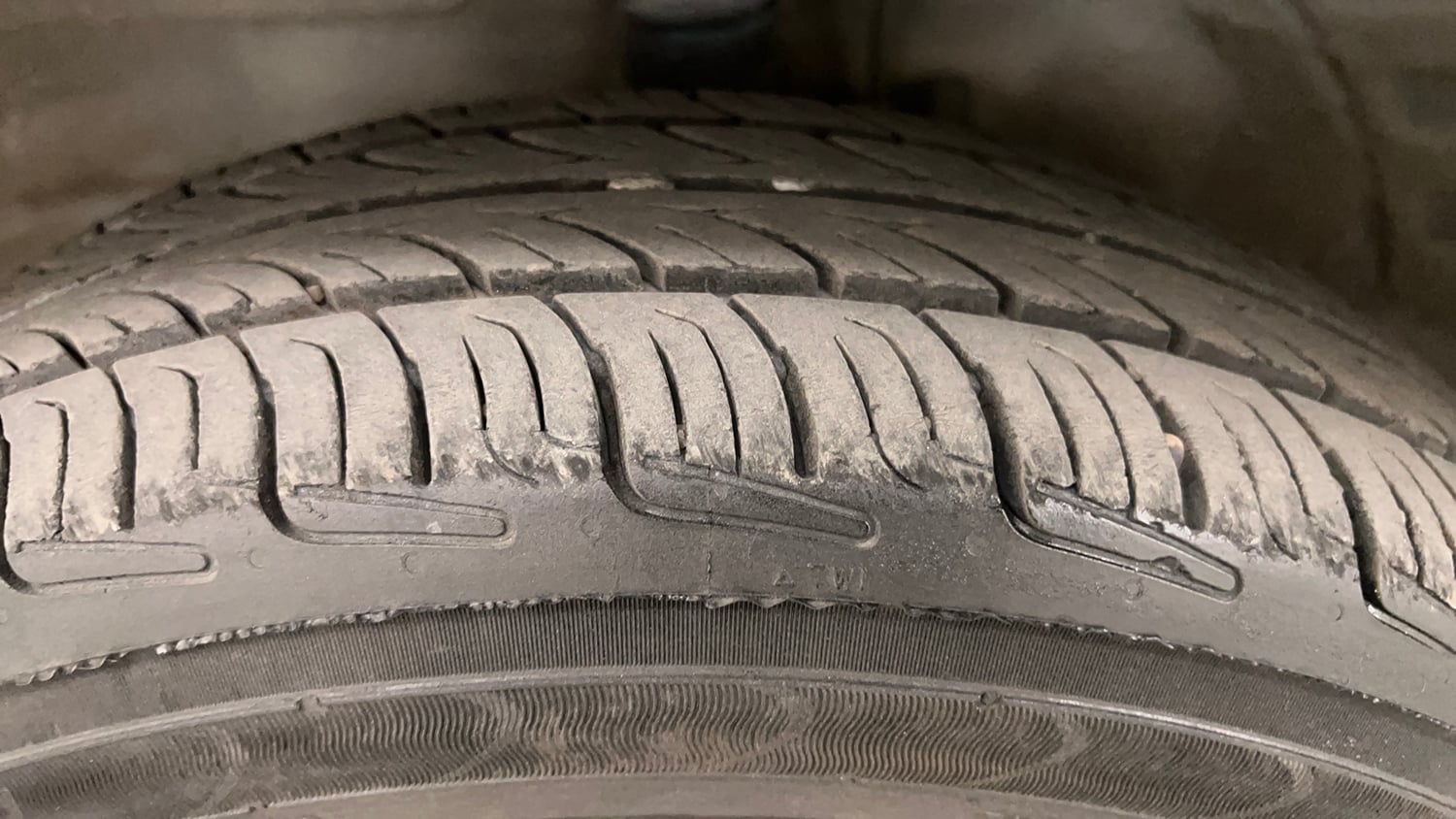 Used 2019 Maruti Suzuki Wagon R 1.0 VXI AMT Petrol Automatic tyres LEFT FRONT TYRE TREAD VIEW