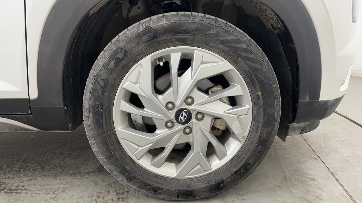 Used 2023 Hyundai Creta SX 1.5 Petrol Executive Petrol Manual tyres RIGHT FRONT TYRE RIM VIEW
