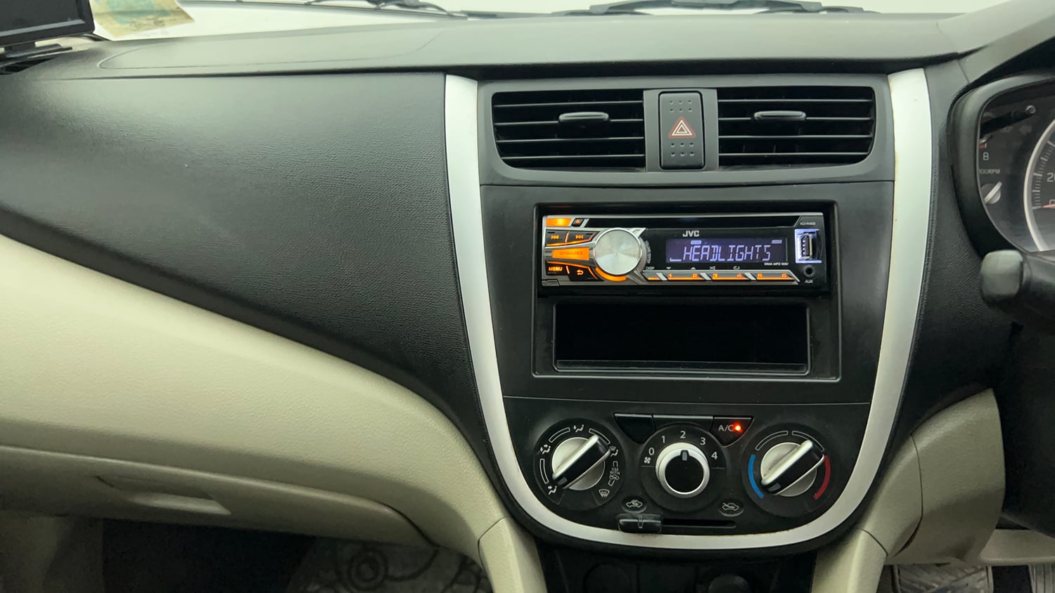 Used 2016 Maruti Suzuki Celerio VXi AMT Petrol Automatic interior MUSIC SYSTEM & AC CONTROL VIEW