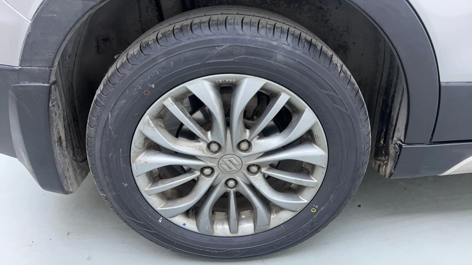 Used 2017 Maruti Suzuki S-Cross Zeta 1.3 Diesel Manual tyres RIGHT REAR TYRE RIM VIEW