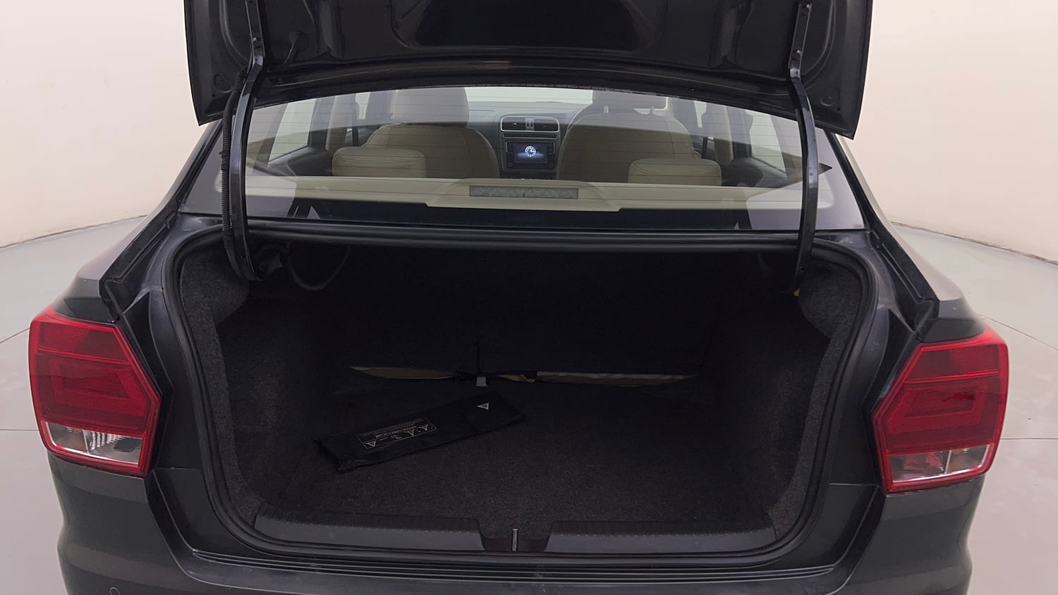 Used 2019 Volkswagen Ameo Highline Plus 1.5L (D) Diesel Manual interior DICKY INSIDE VIEW