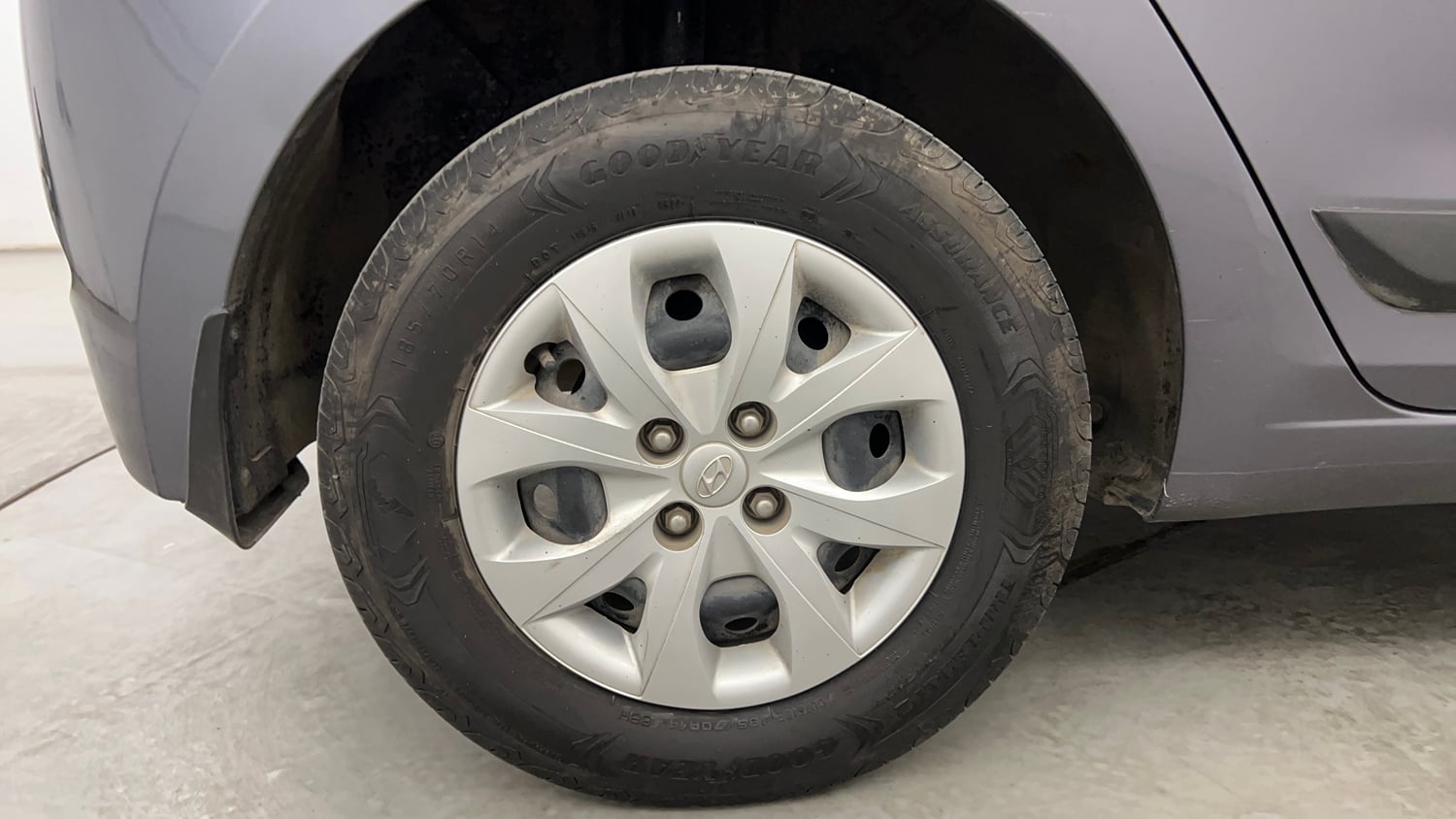 Used 2017 Hyundai Elite i20 Sportz 1.2 Petrol Manual tyres RIGHT REAR TYRE RIM VIEW