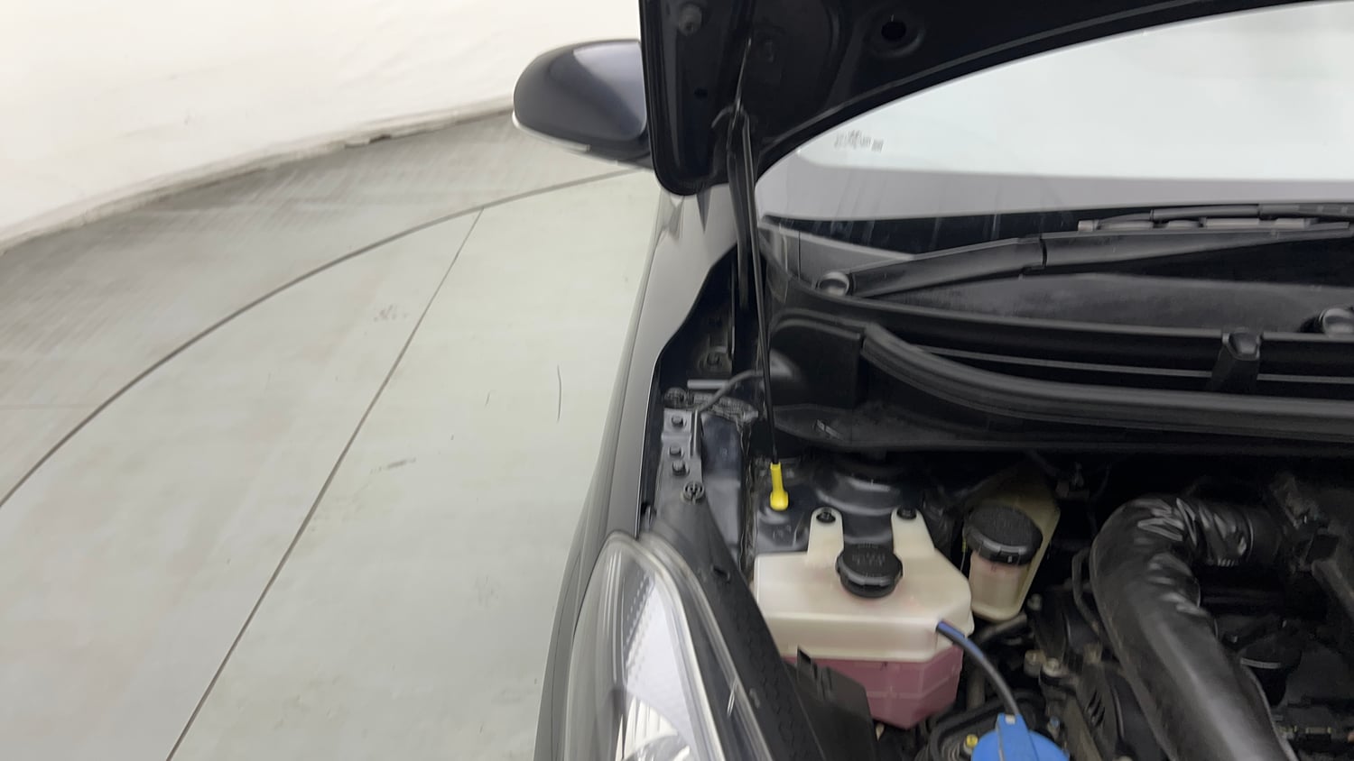 Used 2024 Hyundai Aura SX 1.2 CNG Cng Manual engine ENGINE RIGHT SIDE HINGE & APRON VIEW