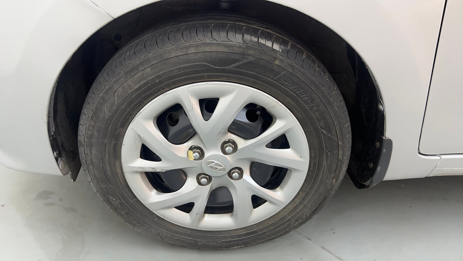 Used 2018 Hyundai Grand i10 Magna 1.2 Kappa VTVT CNG (outside fitted) Cng Manual tyres LEFT FRONT TYRE RIM VIEW