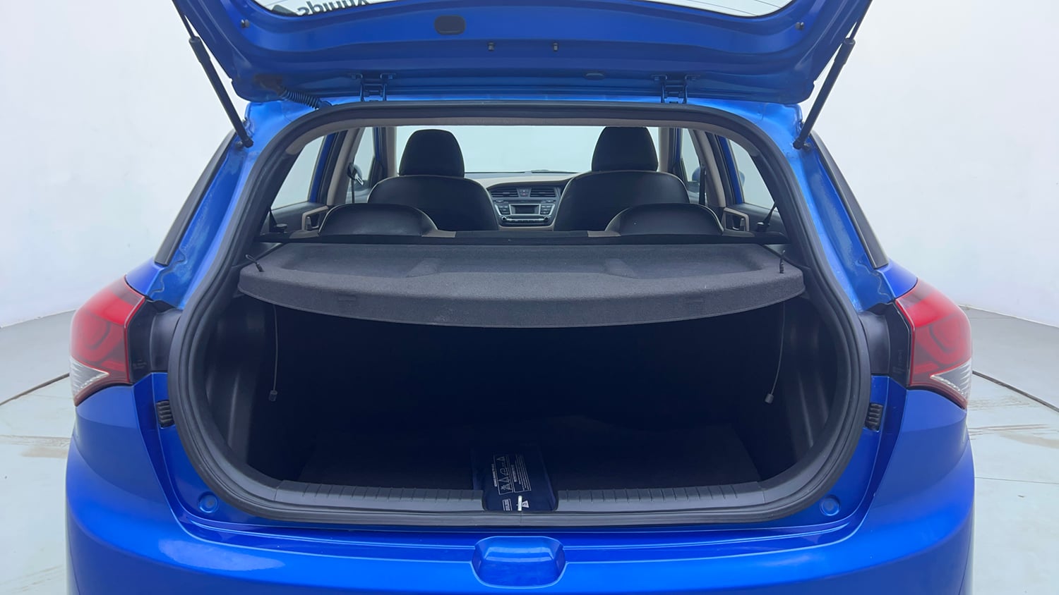 Used 2017 Hyundai Elite i20 Sportz 1.2 Petrol Manual interior DICKY INSIDE VIEW