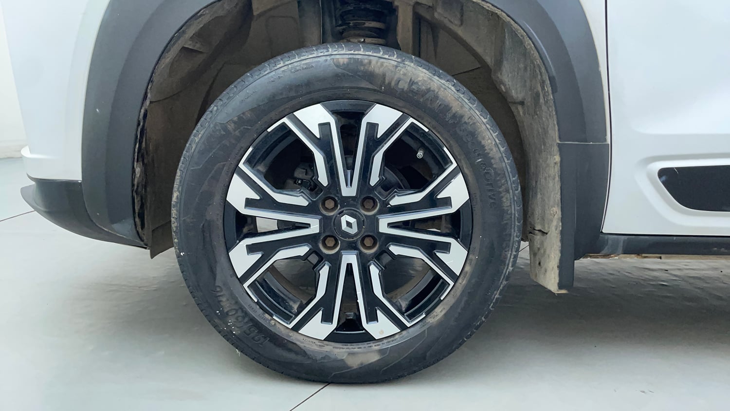 Used 2021 Renault Kiger RXZ Turbo CVT Dual Tone Petrol Automatic tyres LEFT FRONT TYRE RIM VIEW