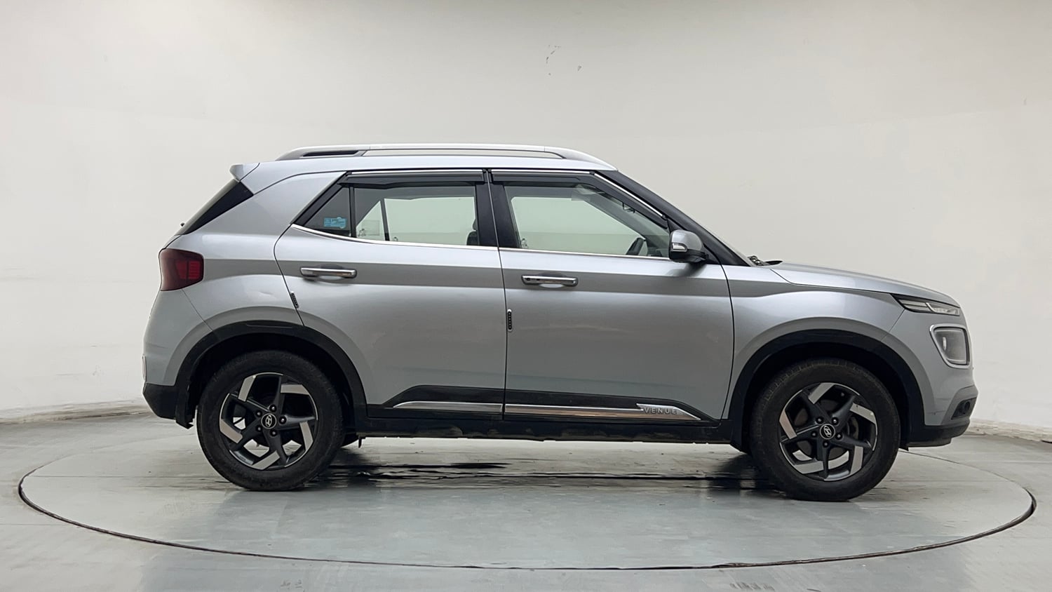 Used 2019 hyundai Venue SX 1.0 (O) Turbo Petrol Petrol Manual exterior RIGHT SIDE VIEW