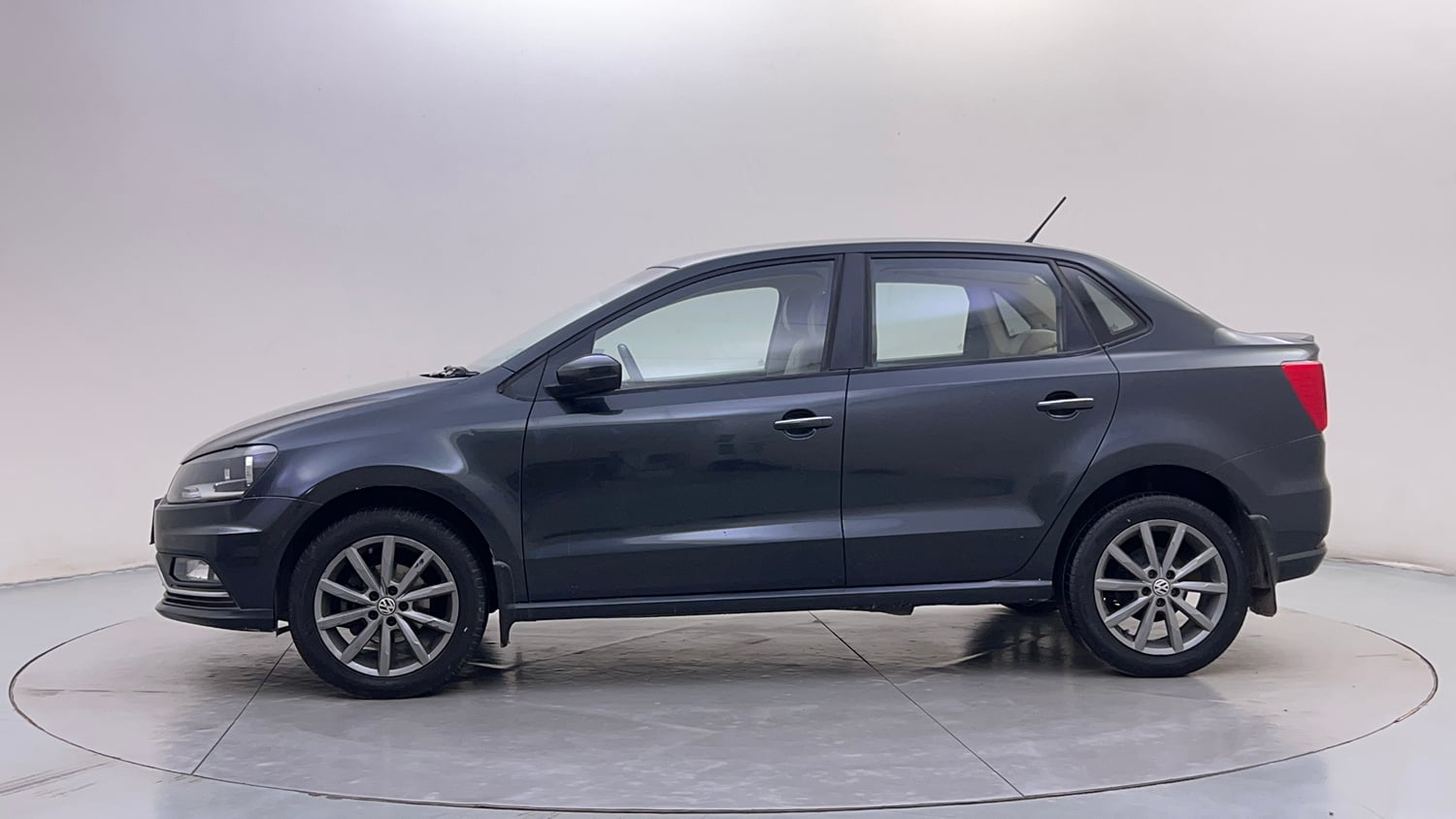 Used 2019 Volkswagen Ameo Highline Plus 1.5L (D) Diesel Manual exterior LEFT SIDE VIEW