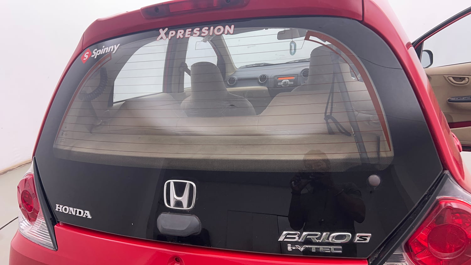 Used 2014 Honda Brio S MT Petrol Manual exterior BACK WINDSHIELD VIEW