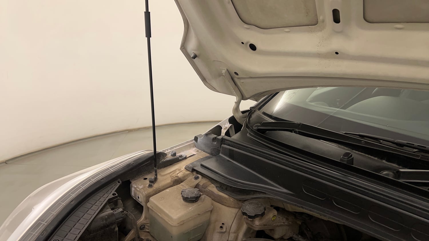 Used 2018 Hyundai Creta SX 1.6 CRDI (O) Diesel Manual engine ENGINE RIGHT SIDE HINGE & APRON VIEW
