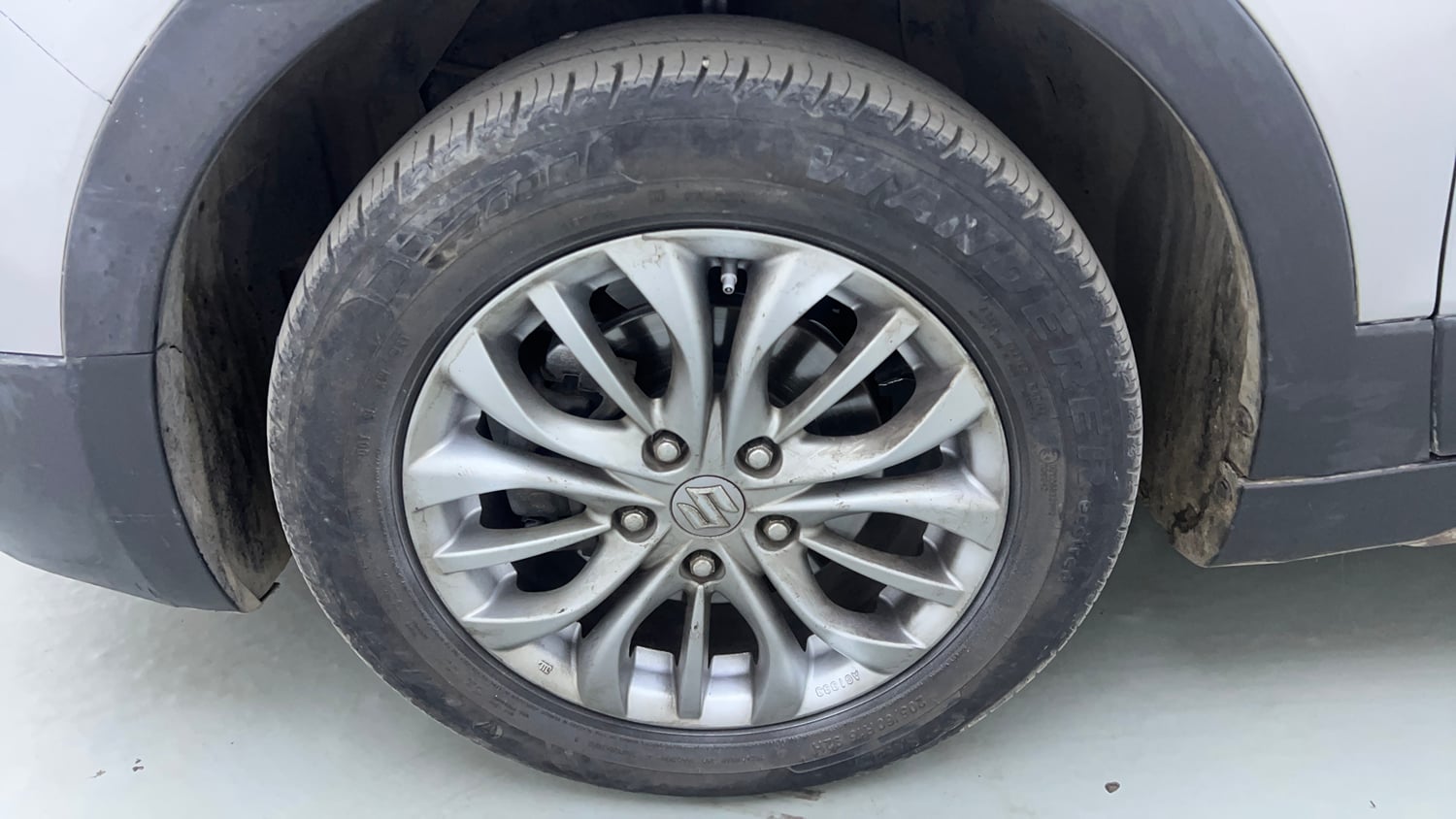 Used 2017 Maruti Suzuki S-Cross Zeta 1.3 Diesel Manual tyres LEFT FRONT TYRE RIM VIEW