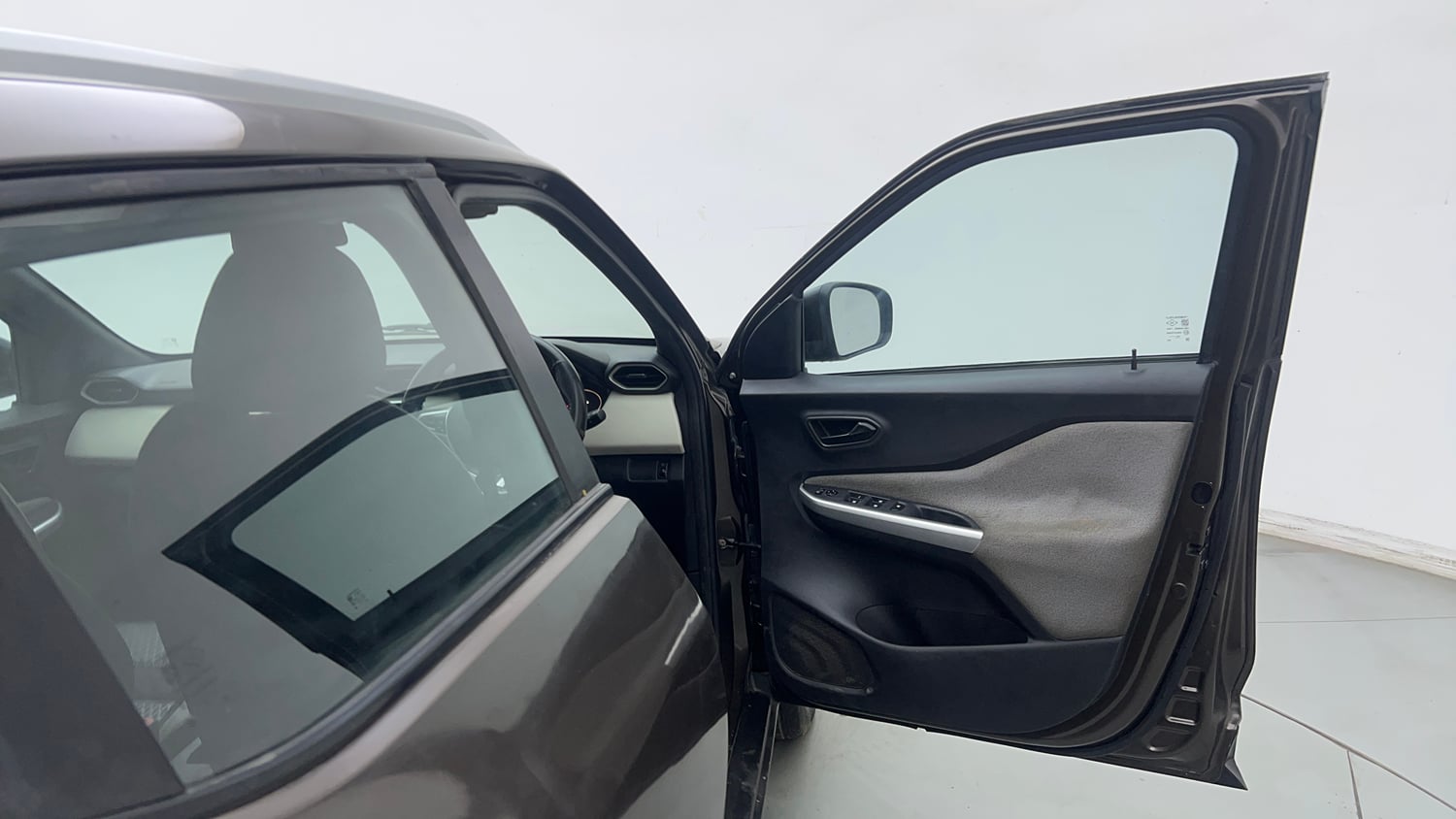 Used 2022 Nissan Magnite XV Petrol Manual interior RIGHT FRONT DOOR OPEN VIEW