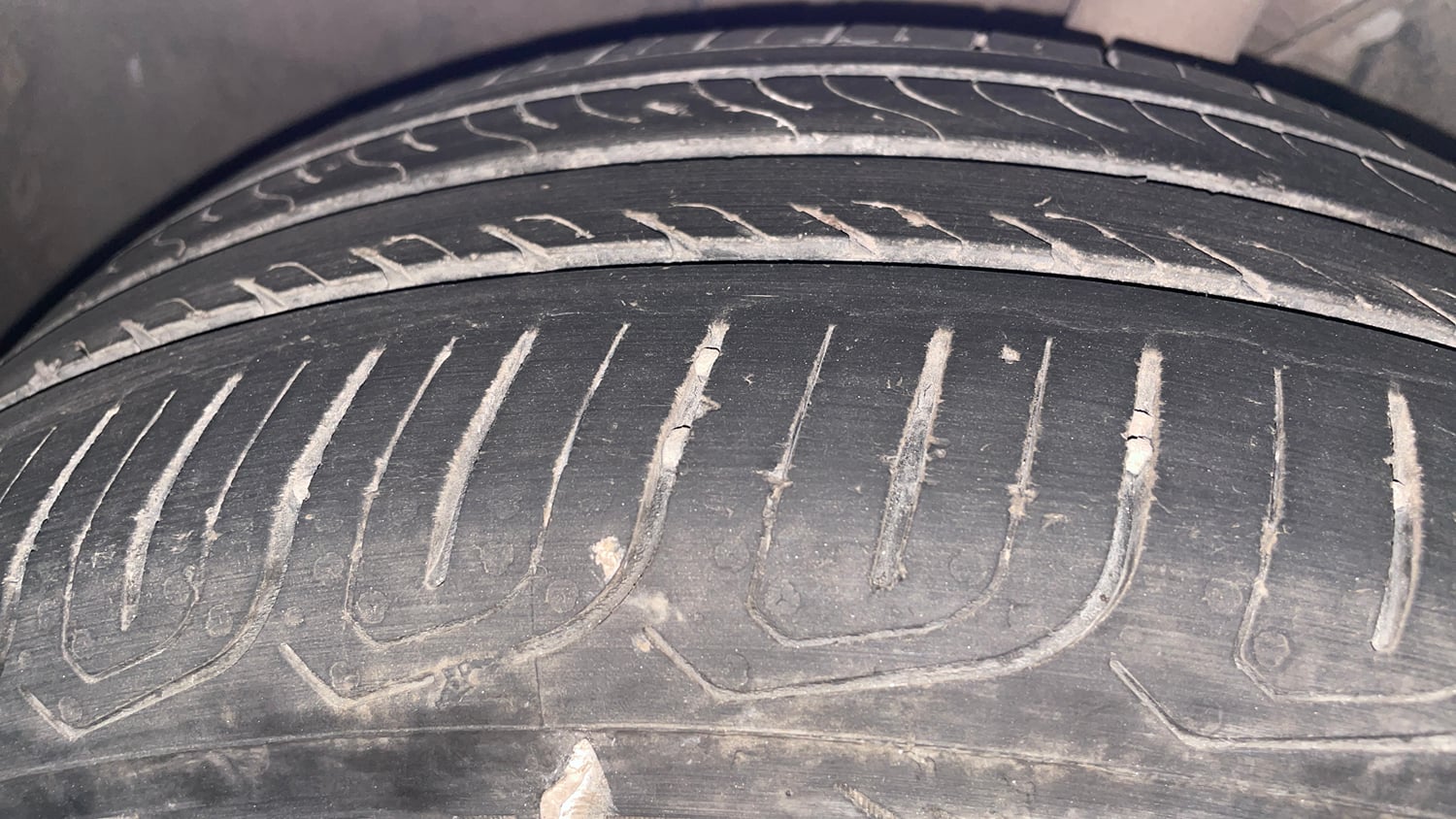 Used 2022 Tata Altroz XZ Plus Petrol Petrol Manual tyres LEFT FRONT TYRE TREAD VIEW