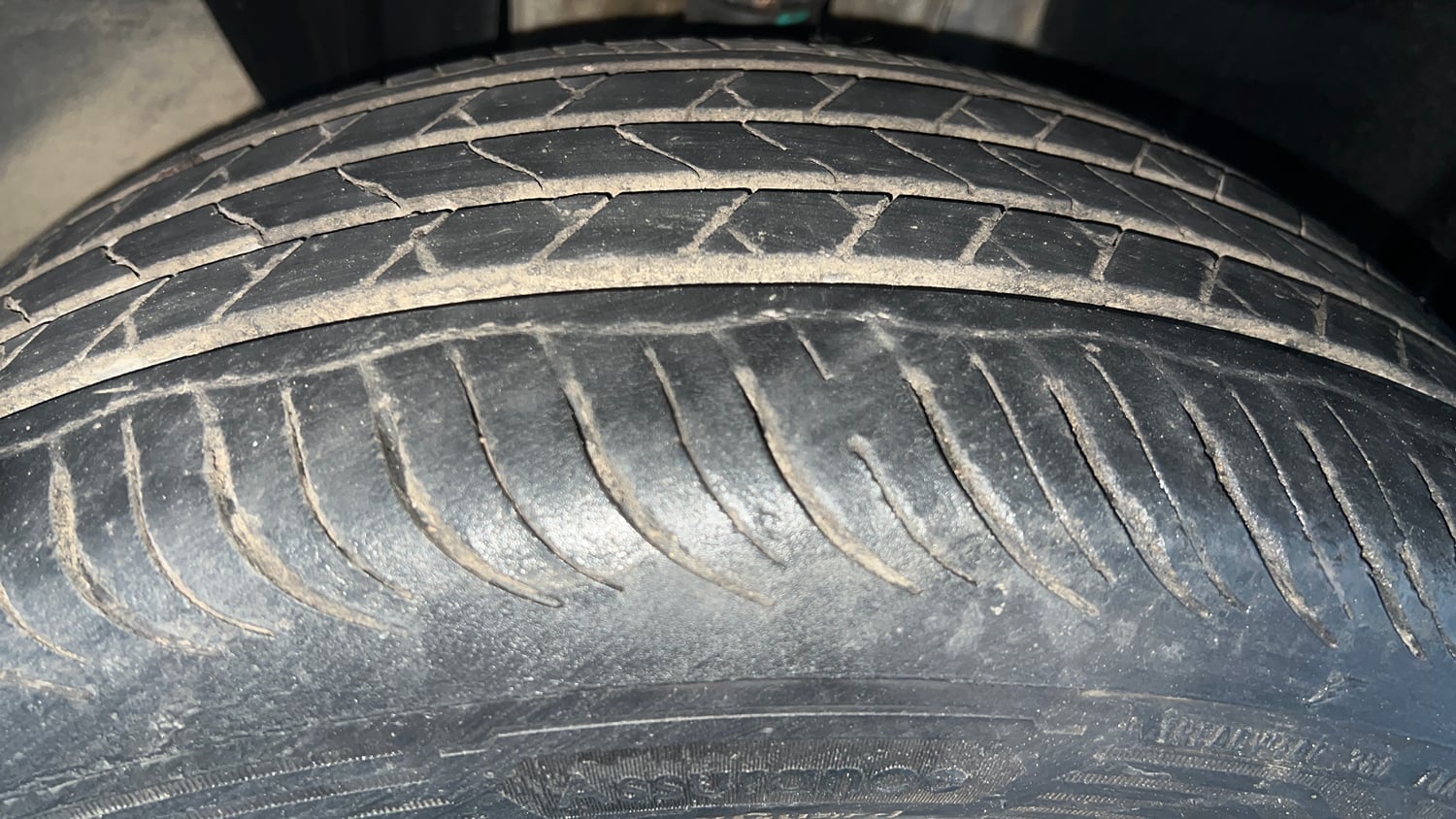 Used 2022 Nissan Magnite XV Petrol Manual tyres RIGHT FRONT TYRE TREAD VIEW