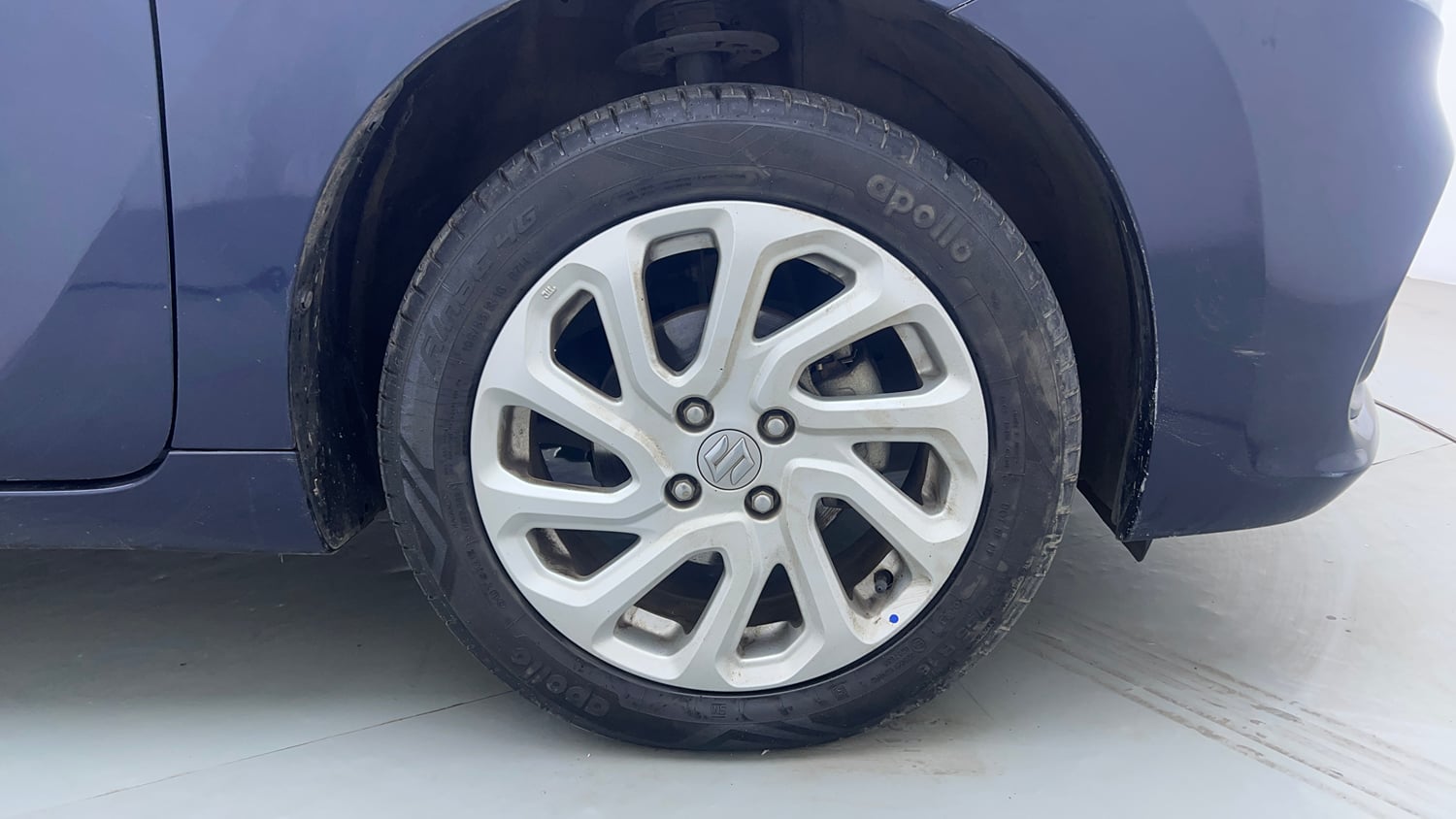 Used 2023 Maruti Suzuki Baleno Zeta MT Petrol Manual tyres RIGHT FRONT TYRE RIM VIEW